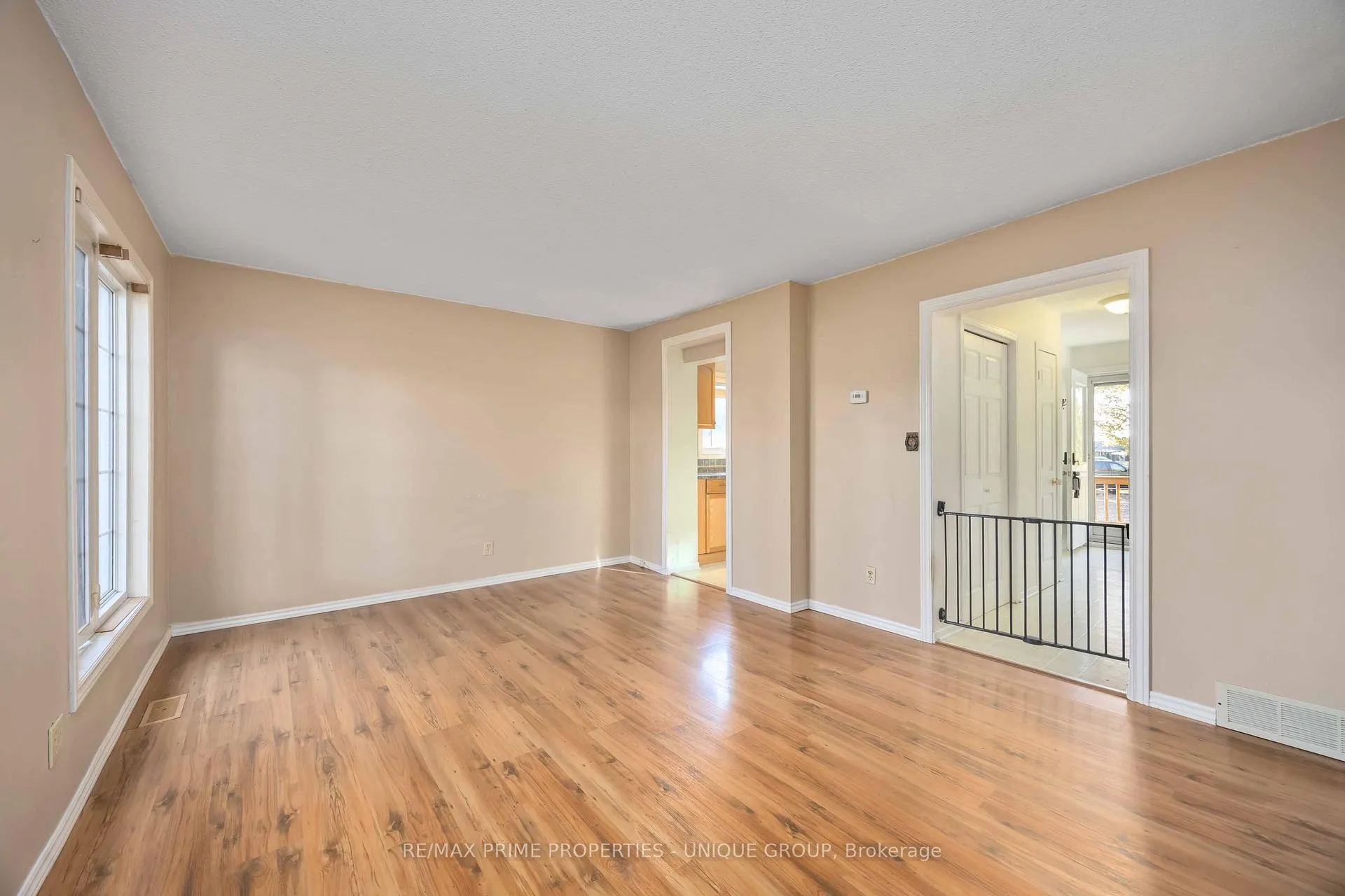 Photo 9 of 124 Fairview Place, Sarnia — HOMEH