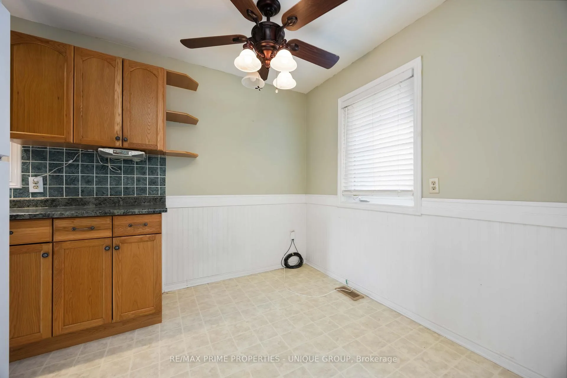 Photo 10 of 124 Fairview Place, Sarnia — HOMEH