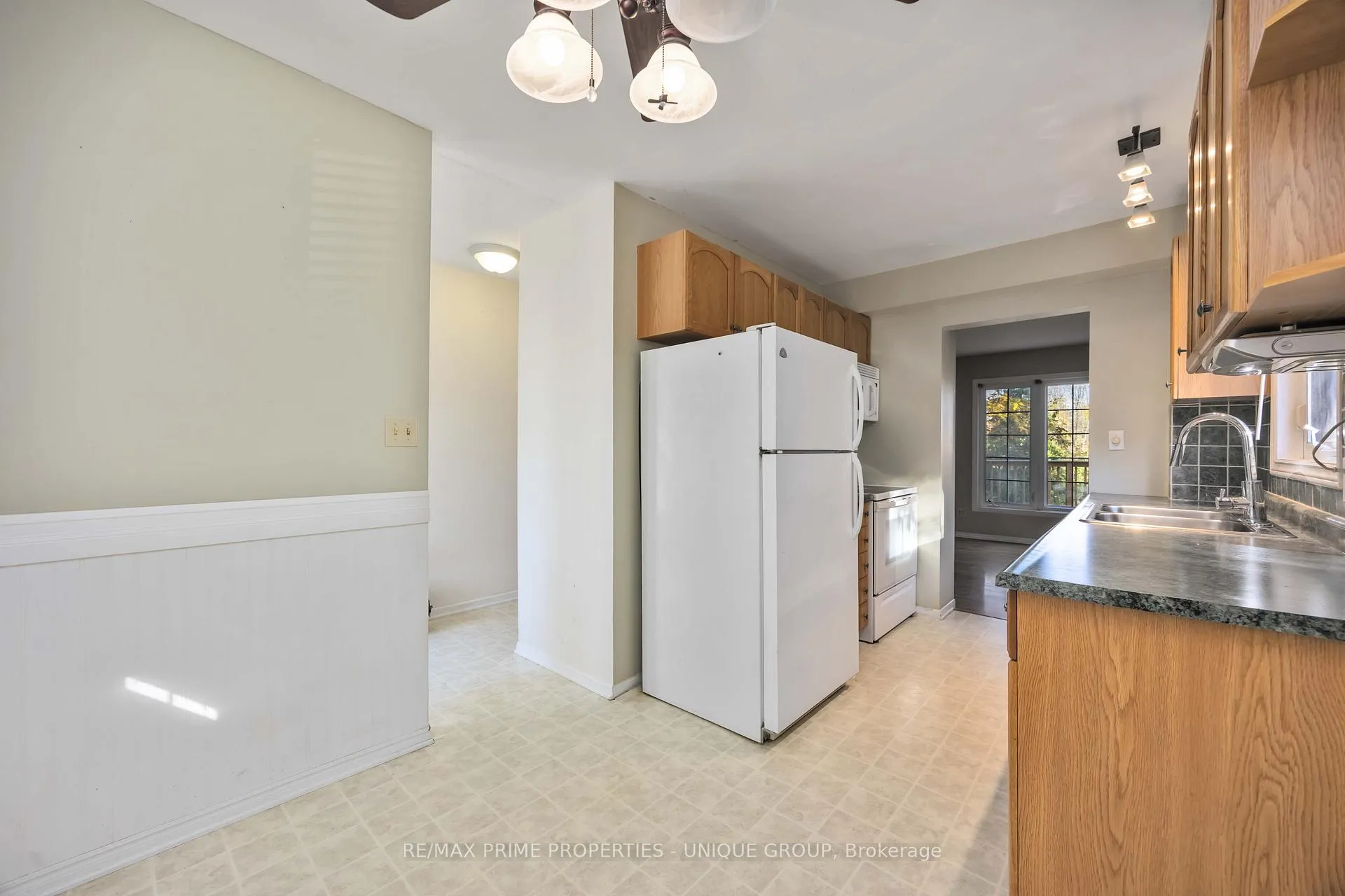 Photo 12 of 124 Fairview Place, Sarnia — HOMEH