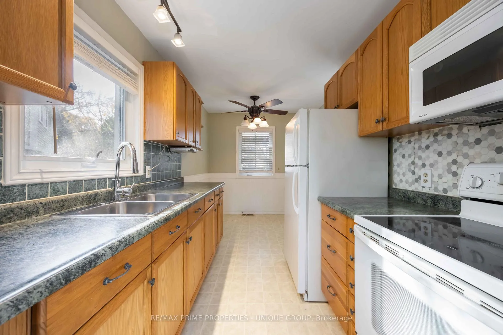 Photo 14 of 124 Fairview Place, Sarnia — HOMEH