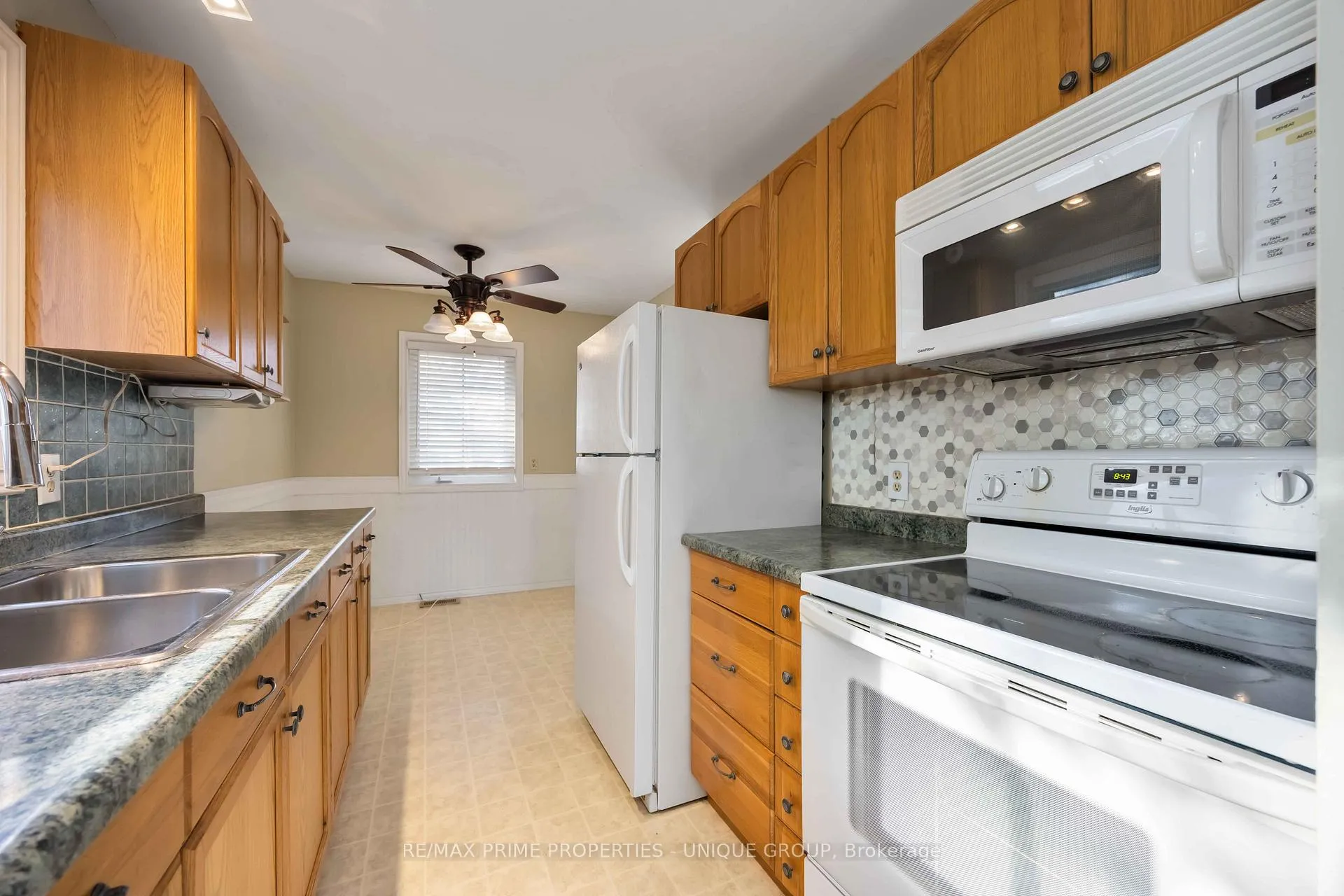 Photo 15 of 124 Fairview Place, Sarnia — HOMEH
