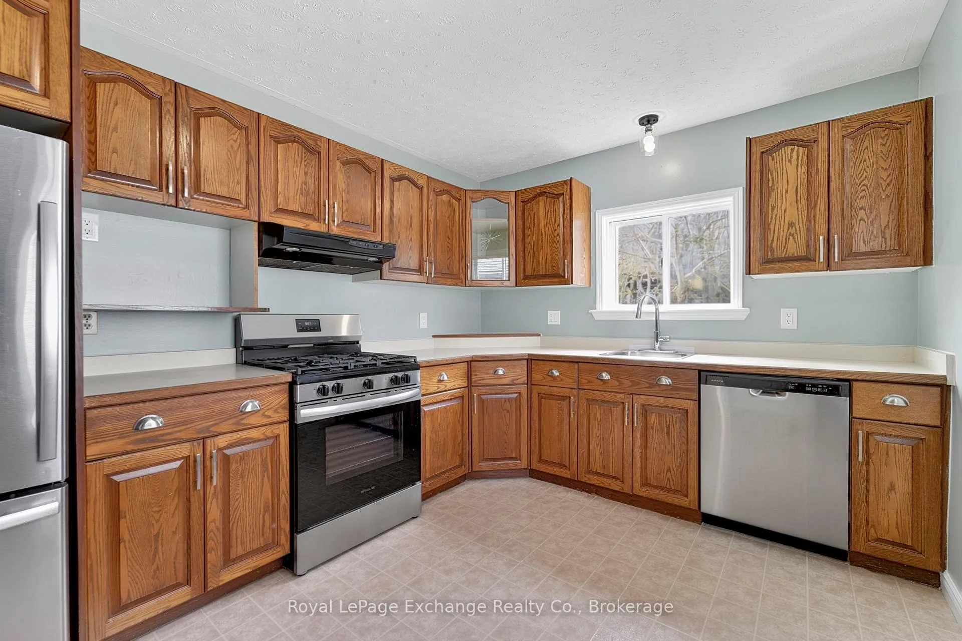 Photo 10 of 672 Stewart Drive, Kincardine — HOMEH