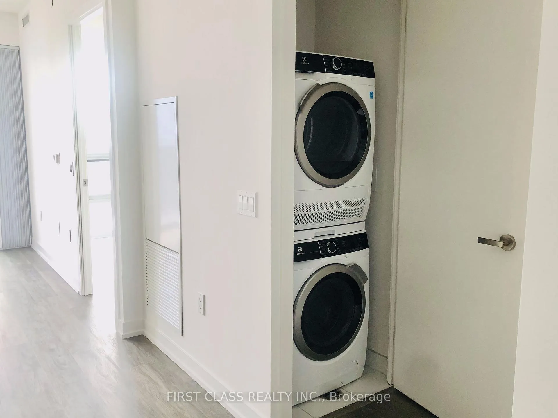 Photo 8 of Unit 2716, 55 cooper Street, Toronto, Waterfront Communities — HOMEH