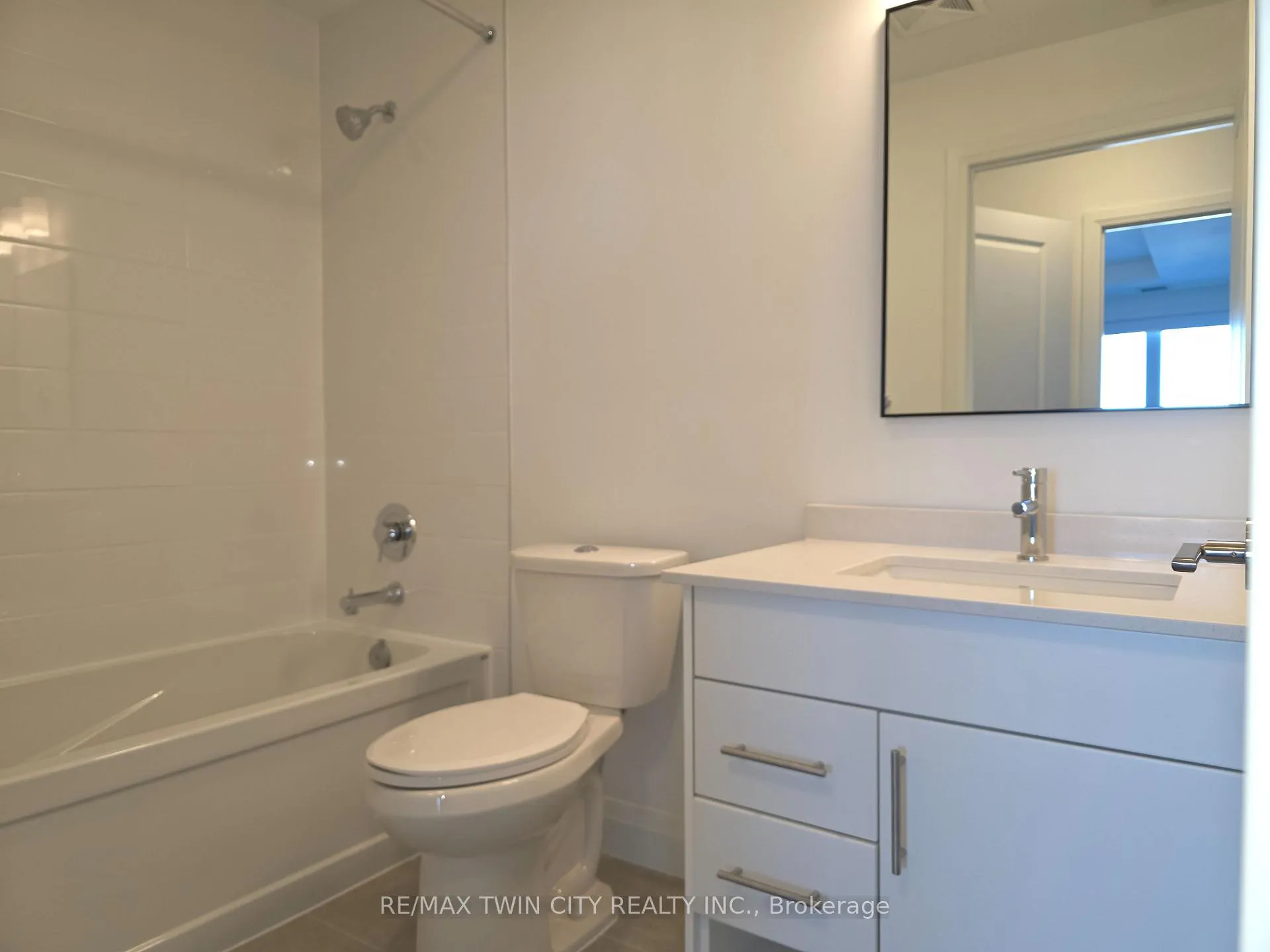 Photo 4 of Unit 610, 1333 Weber Street E, Kitchener — HOMEH