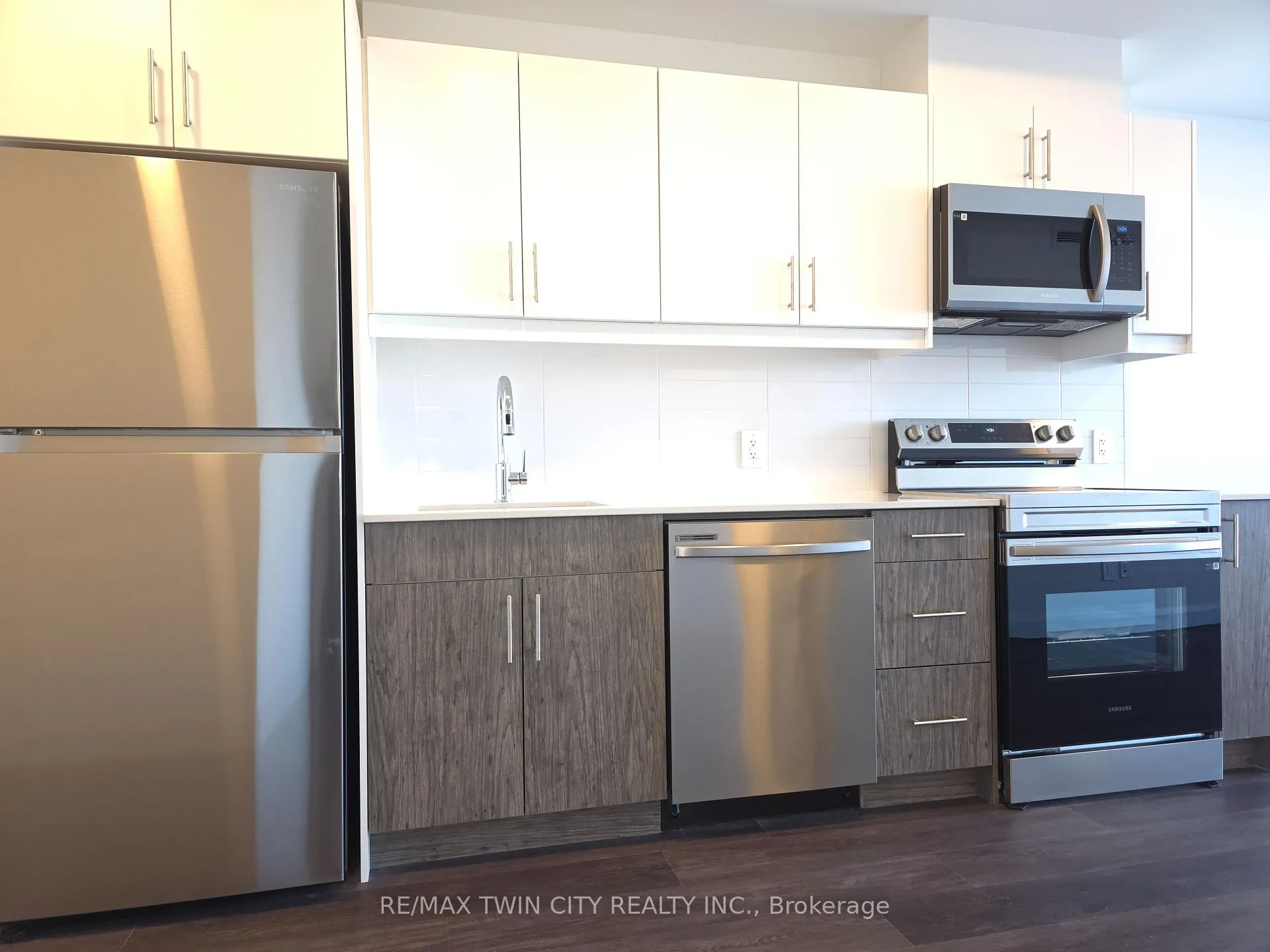 Photo 5 of Unit 610, 1333 Weber Street E, Kitchener — HOMEH