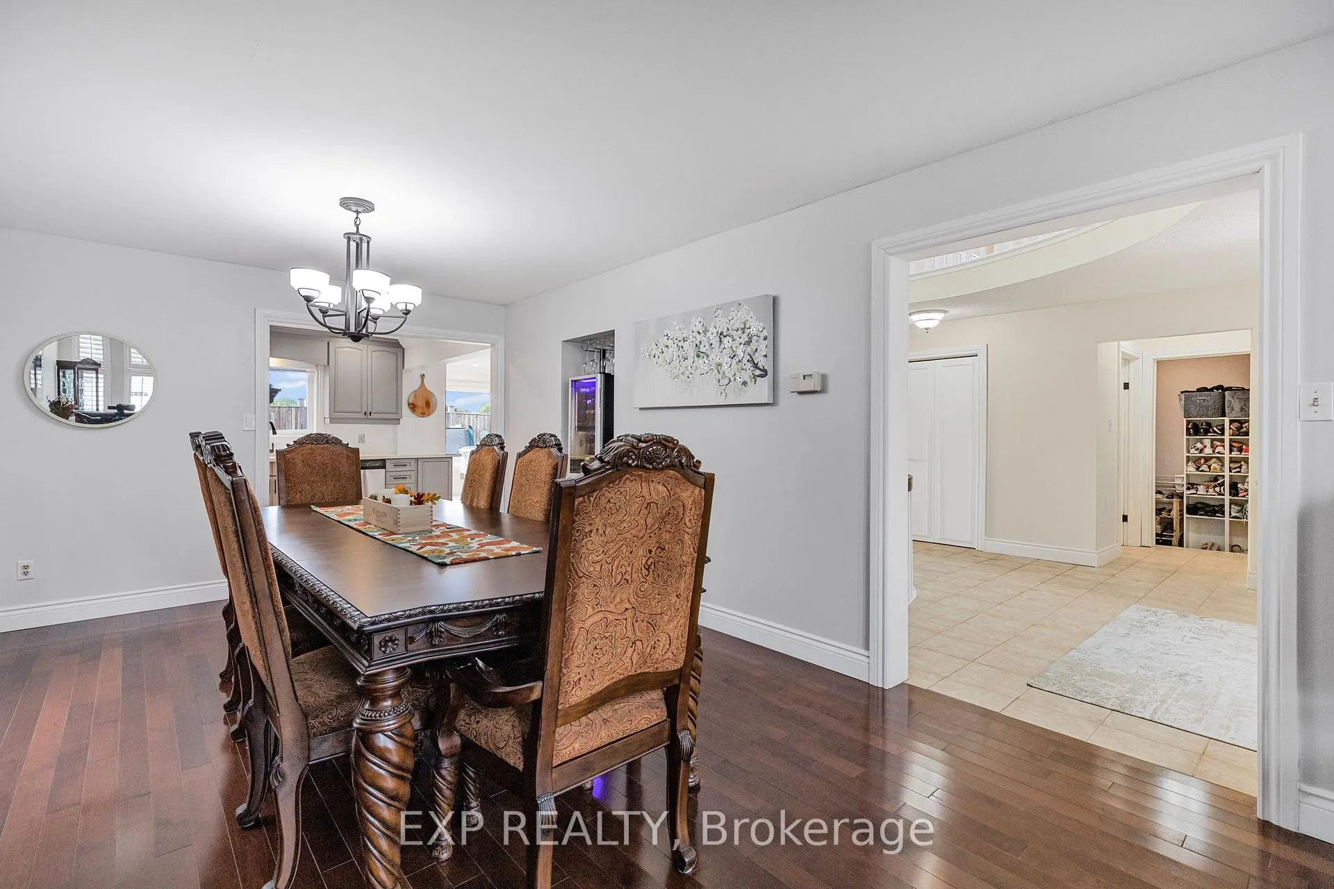 Photo 6 of 10 Vega Crescent, Hamilton, Stoney Creek — HOMEH