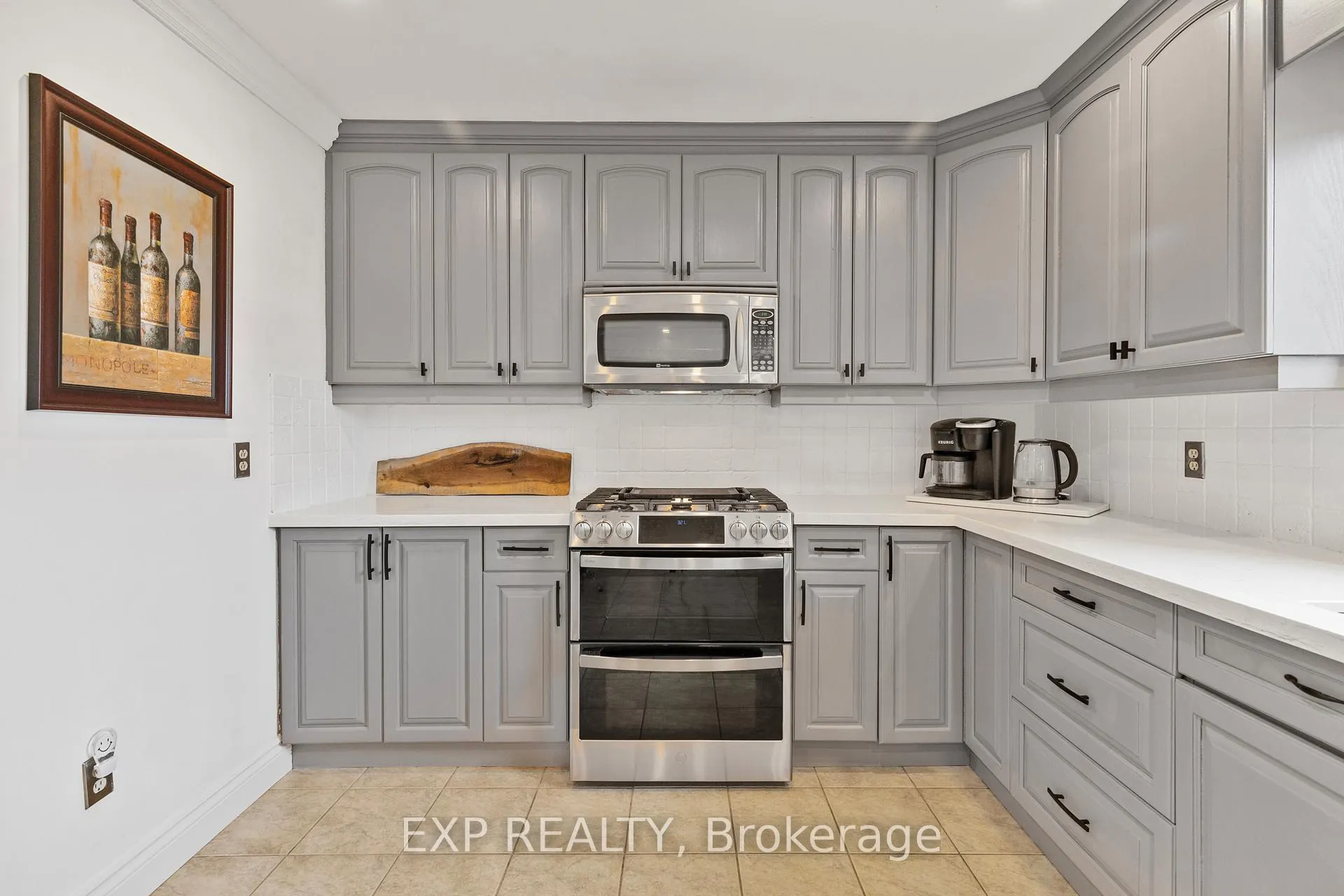 Photo 9 of 10 Vega Crescent, Hamilton, Stoney Creek — HOMEH