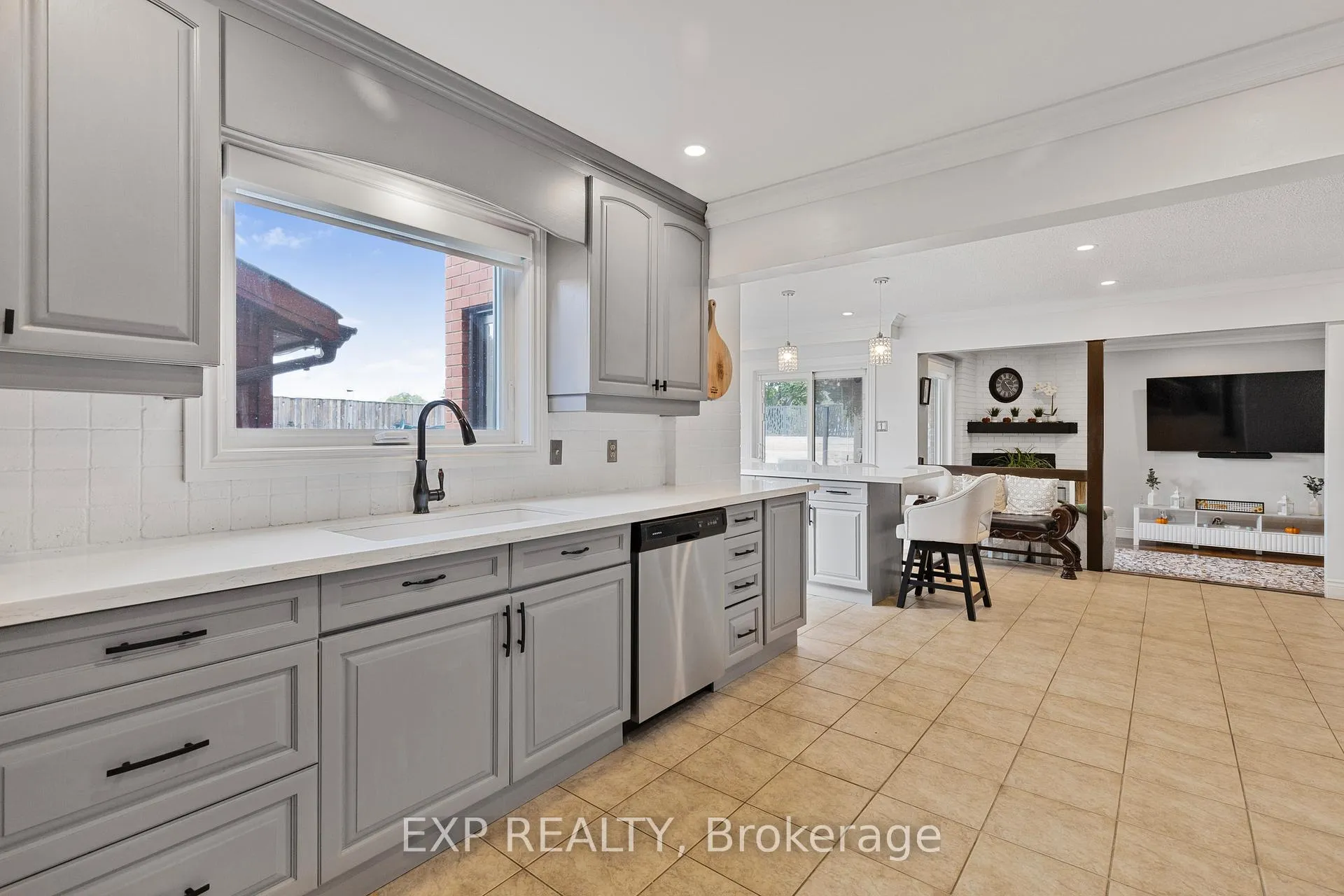 Photo 10 of 10 Vega Crescent, Hamilton, Stoney Creek — HOMEH