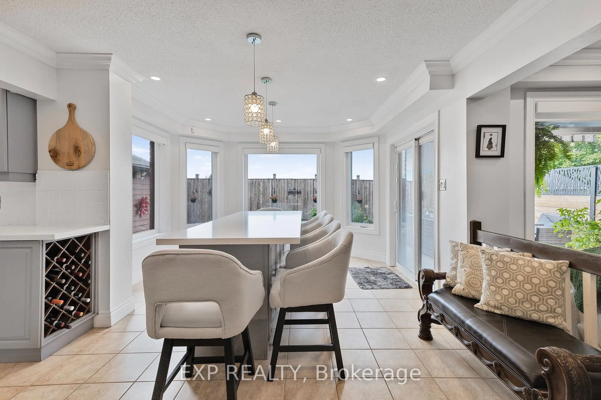 Photo 11 of 10 Vega Crescent, Hamilton, Stoney Creek — HOMEH
