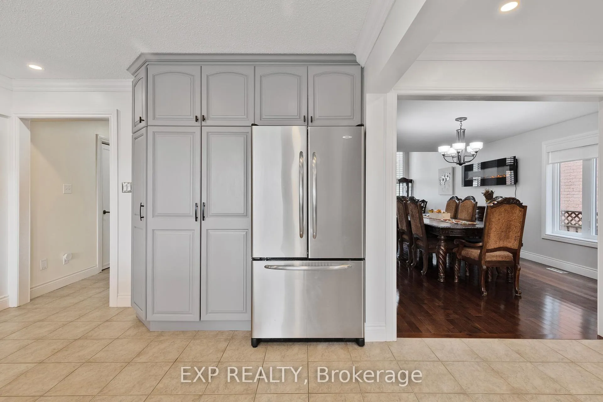 Photo 12 of 10 Vega Crescent, Hamilton, Stoney Creek — HOMEH