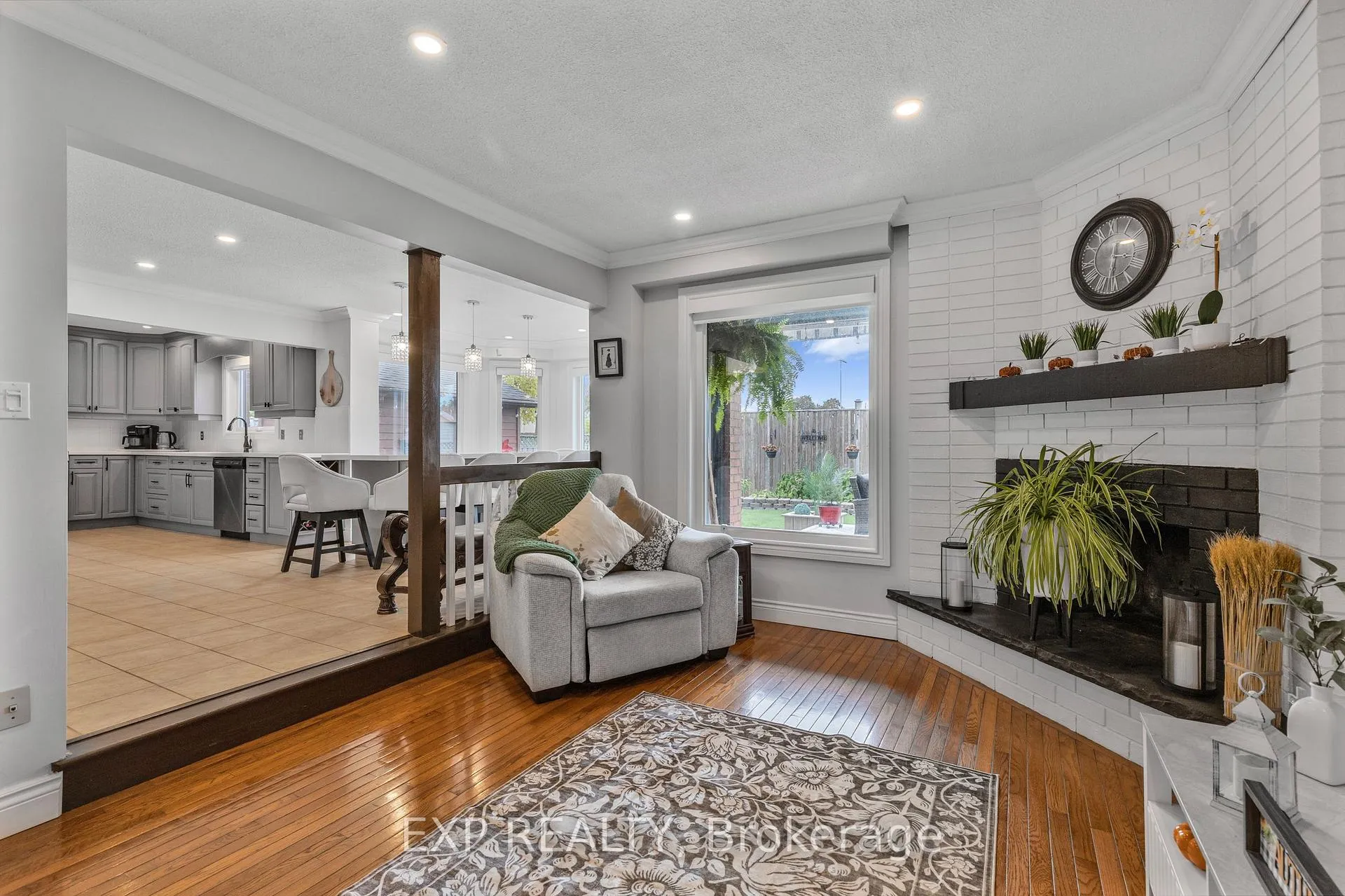 Photo 14 of 10 Vega Crescent, Hamilton, Stoney Creek — HOMEH