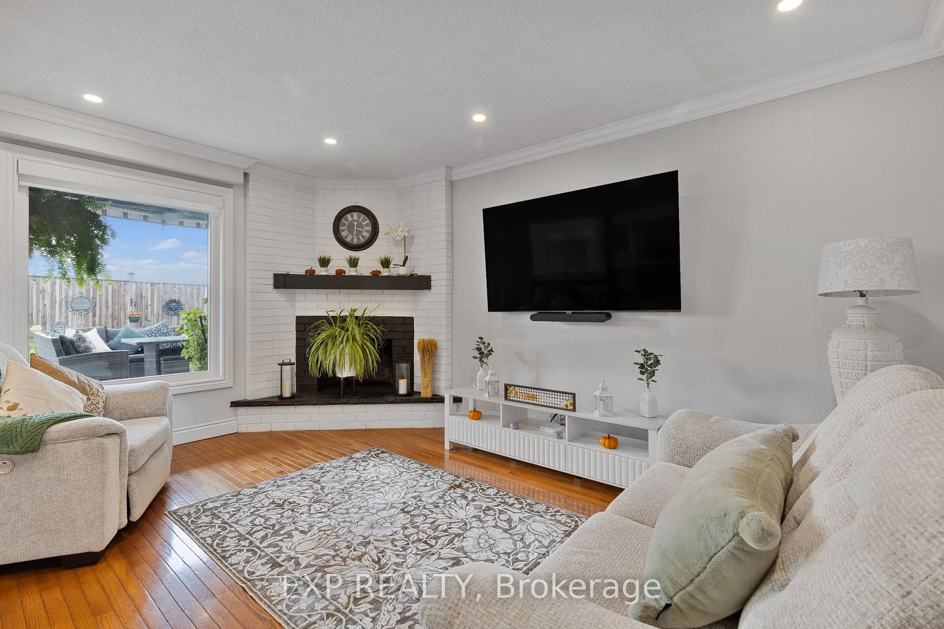Photo 15 of 10 Vega Crescent, Hamilton, Stoney Creek — HOMEH