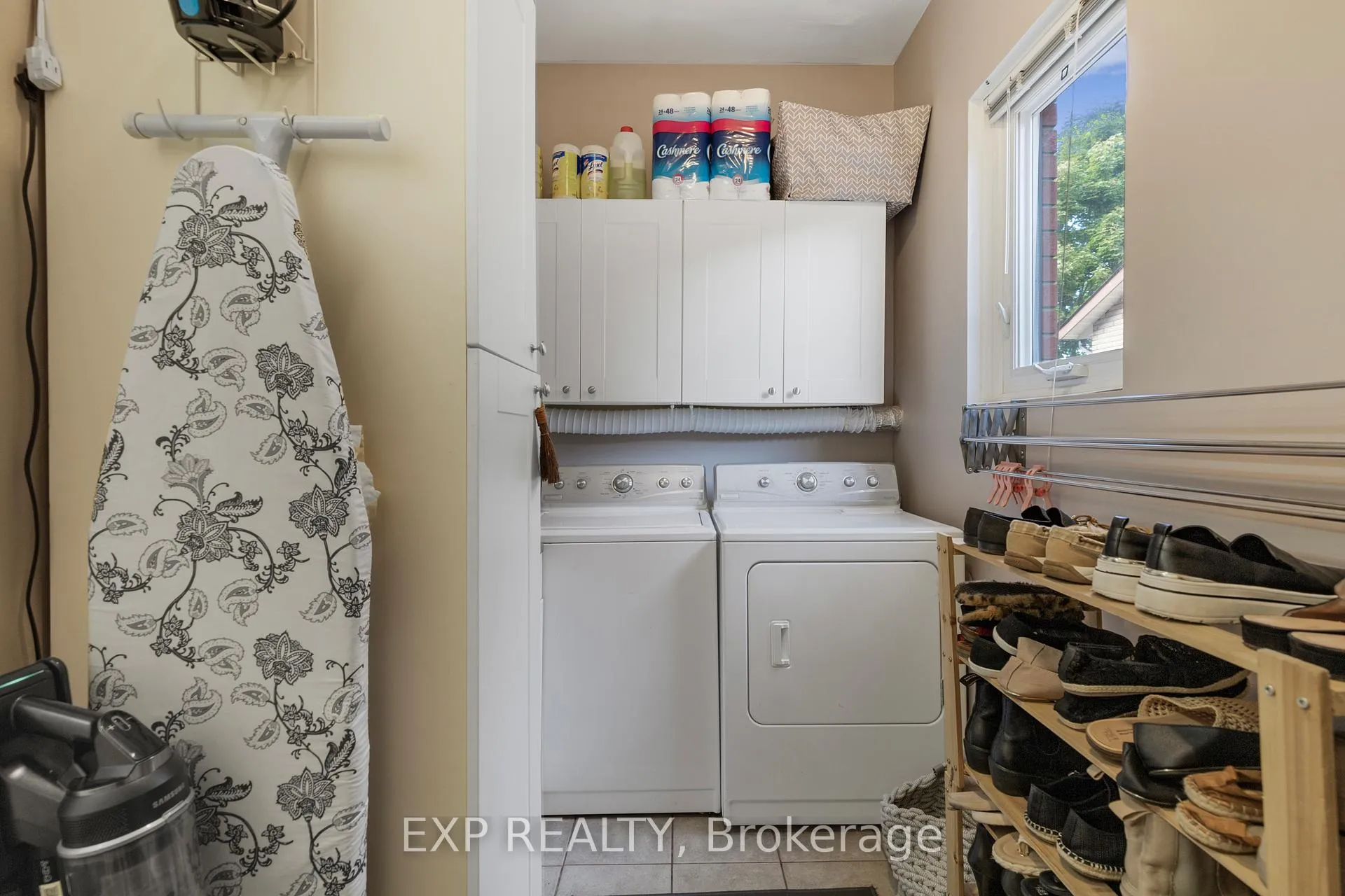 Photo 16 of 10 Vega Crescent, Hamilton, Stoney Creek — HOMEH