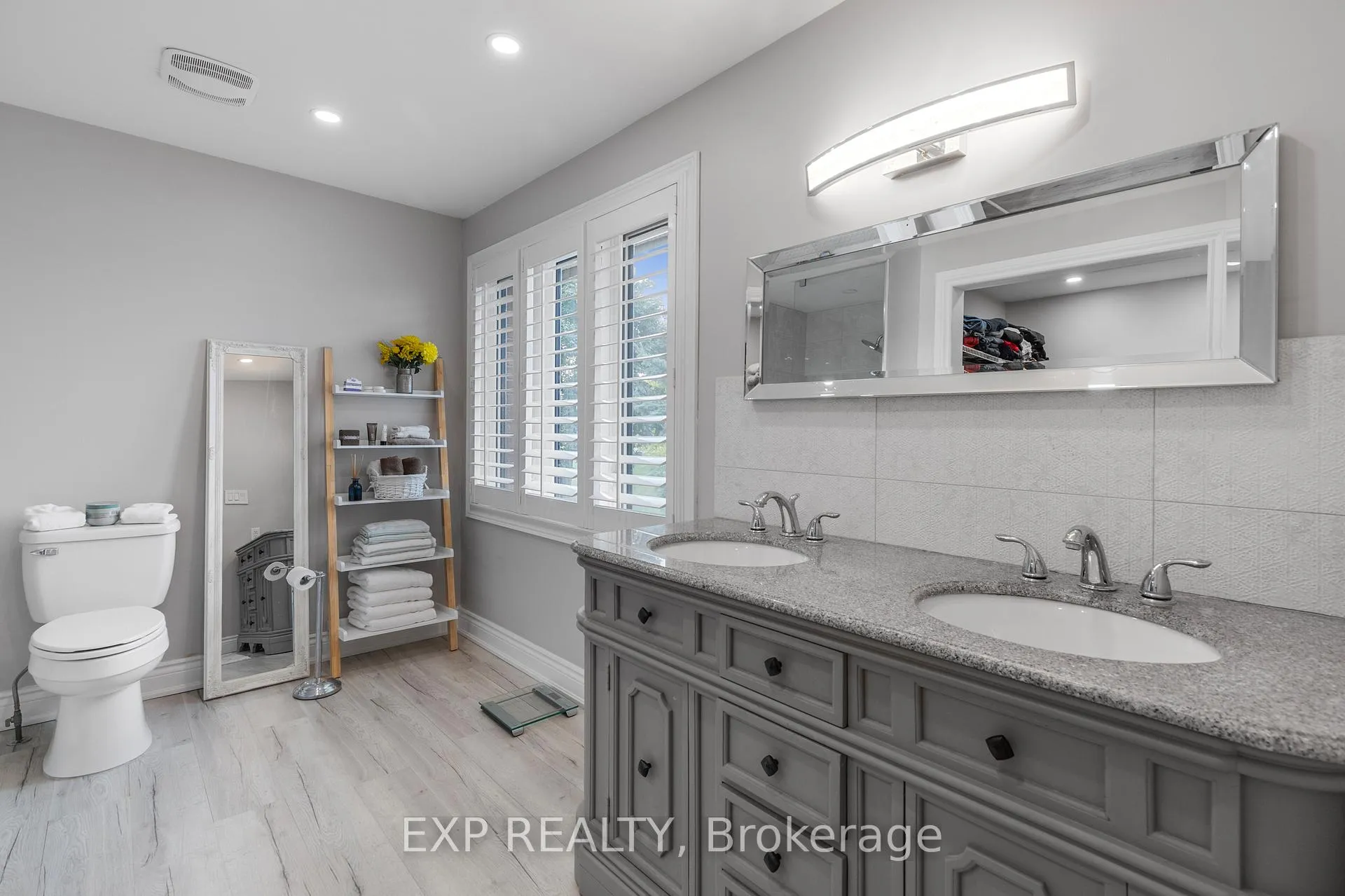 Photo 22 of 10 Vega Crescent, Hamilton, Stoney Creek — HOMEH