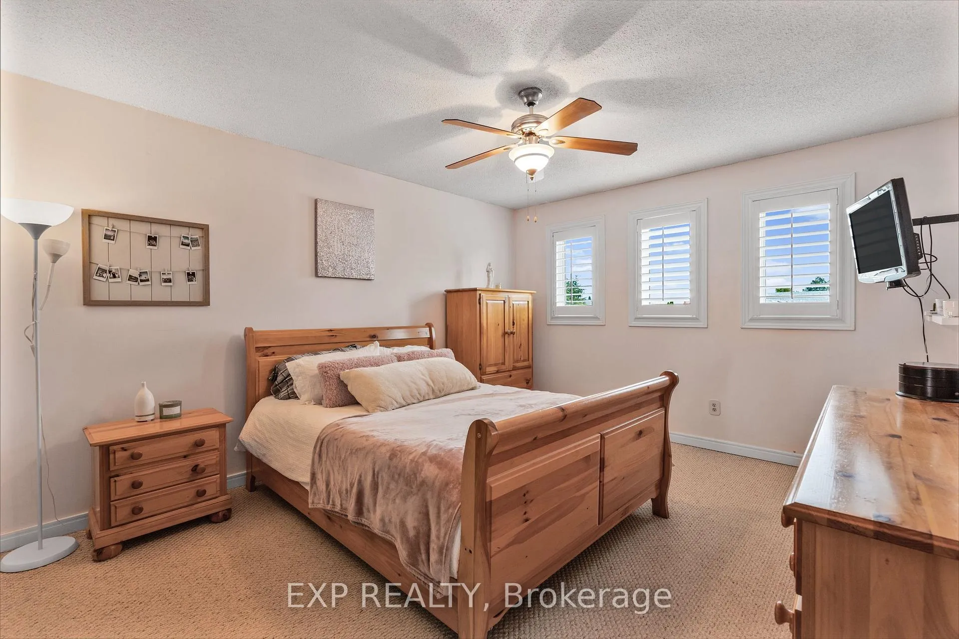 Photo 25 of 10 Vega Crescent, Hamilton, Stoney Creek — HOMEH