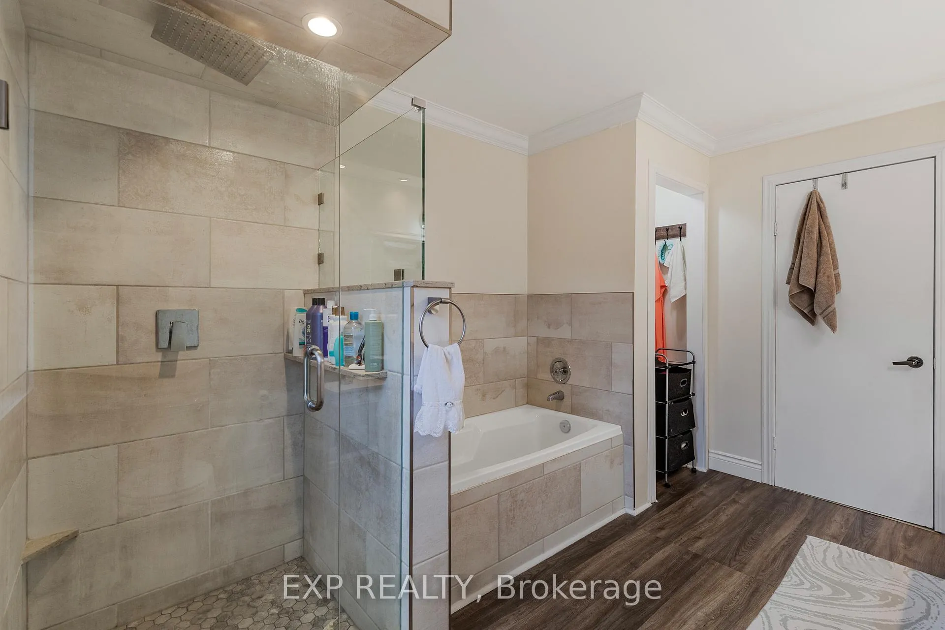 Photo 28 of 10 Vega Crescent, Hamilton, Stoney Creek — HOMEH