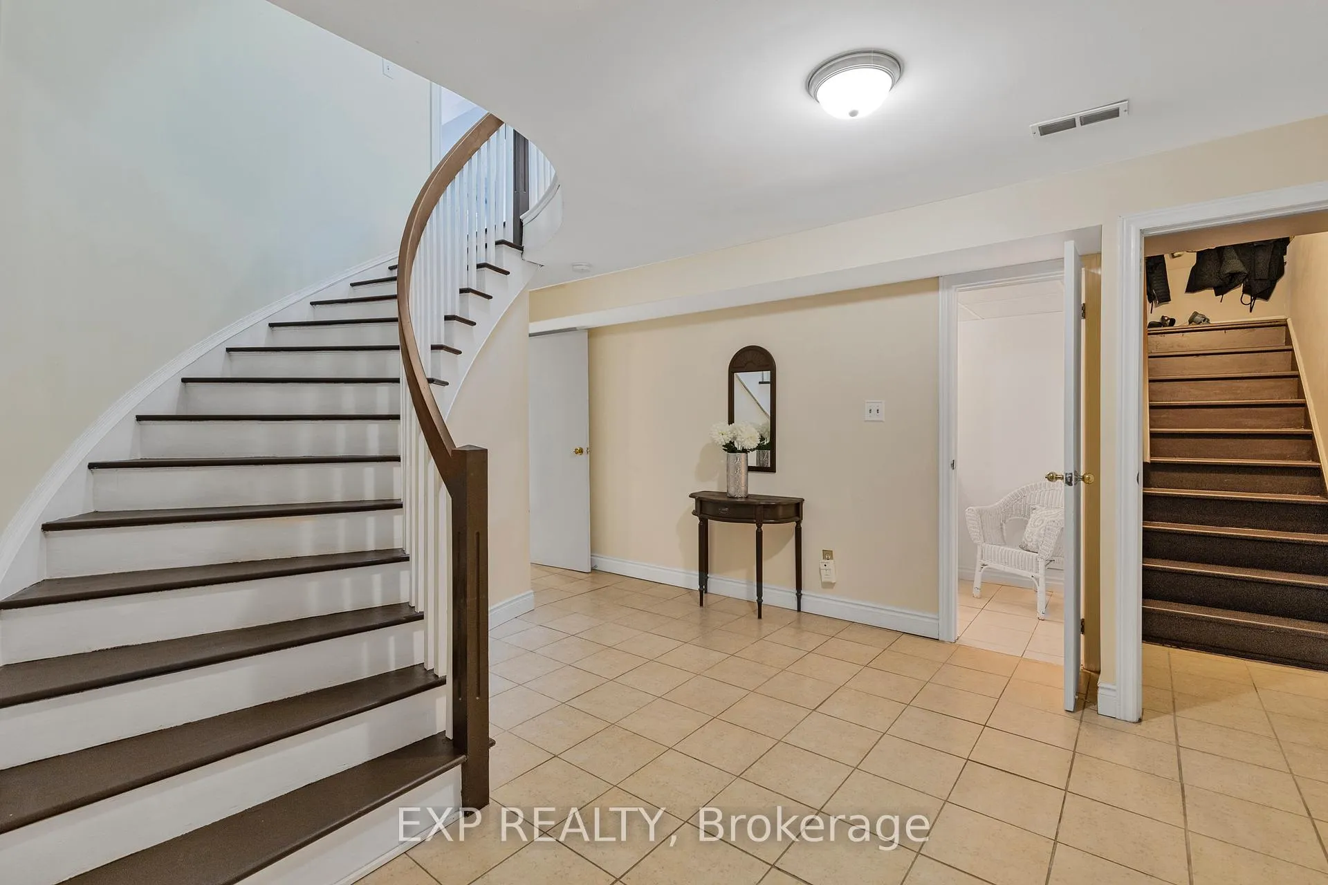 Photo 30 of 10 Vega Crescent, Hamilton, Stoney Creek — HOMEH