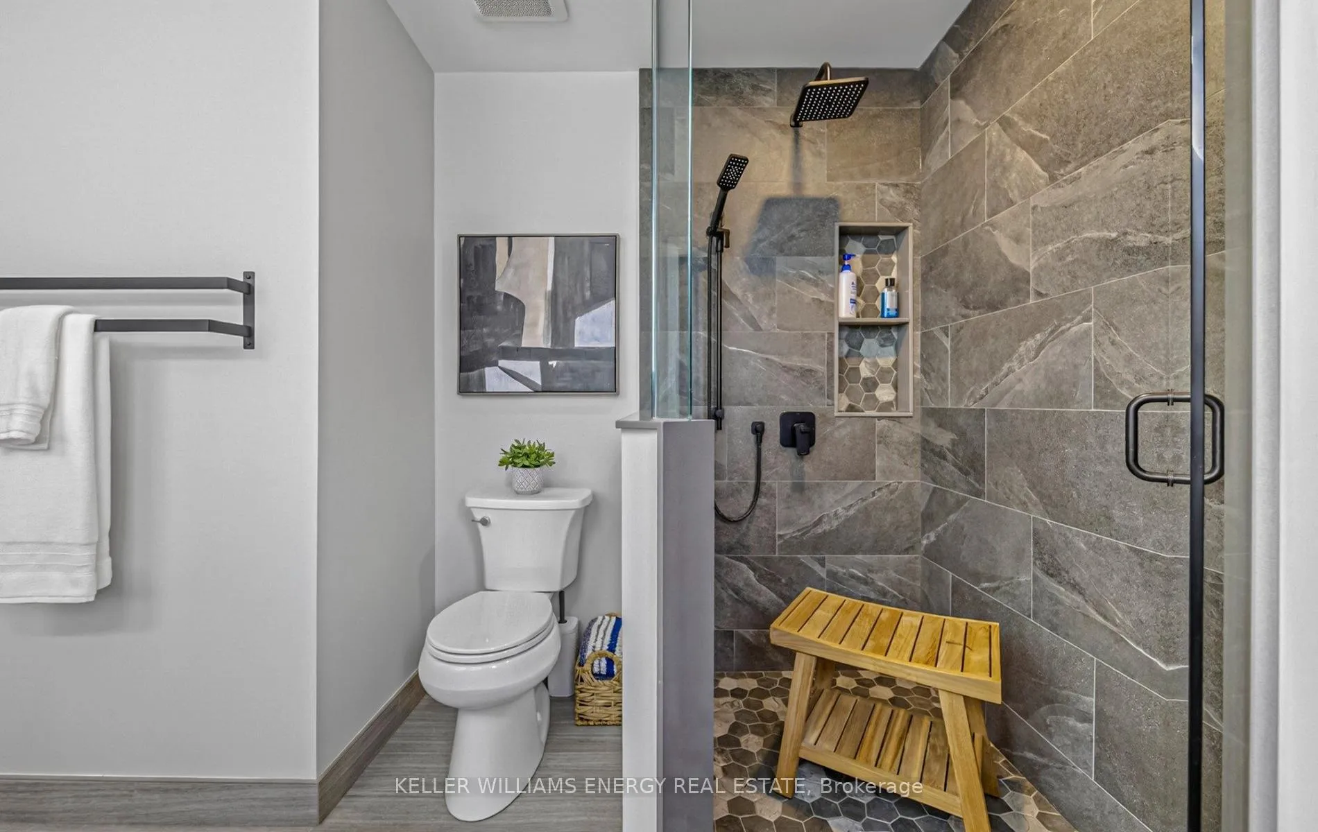 Photo 32 of 901 Ormond Drive, Oshawa, Samac — HOMEH