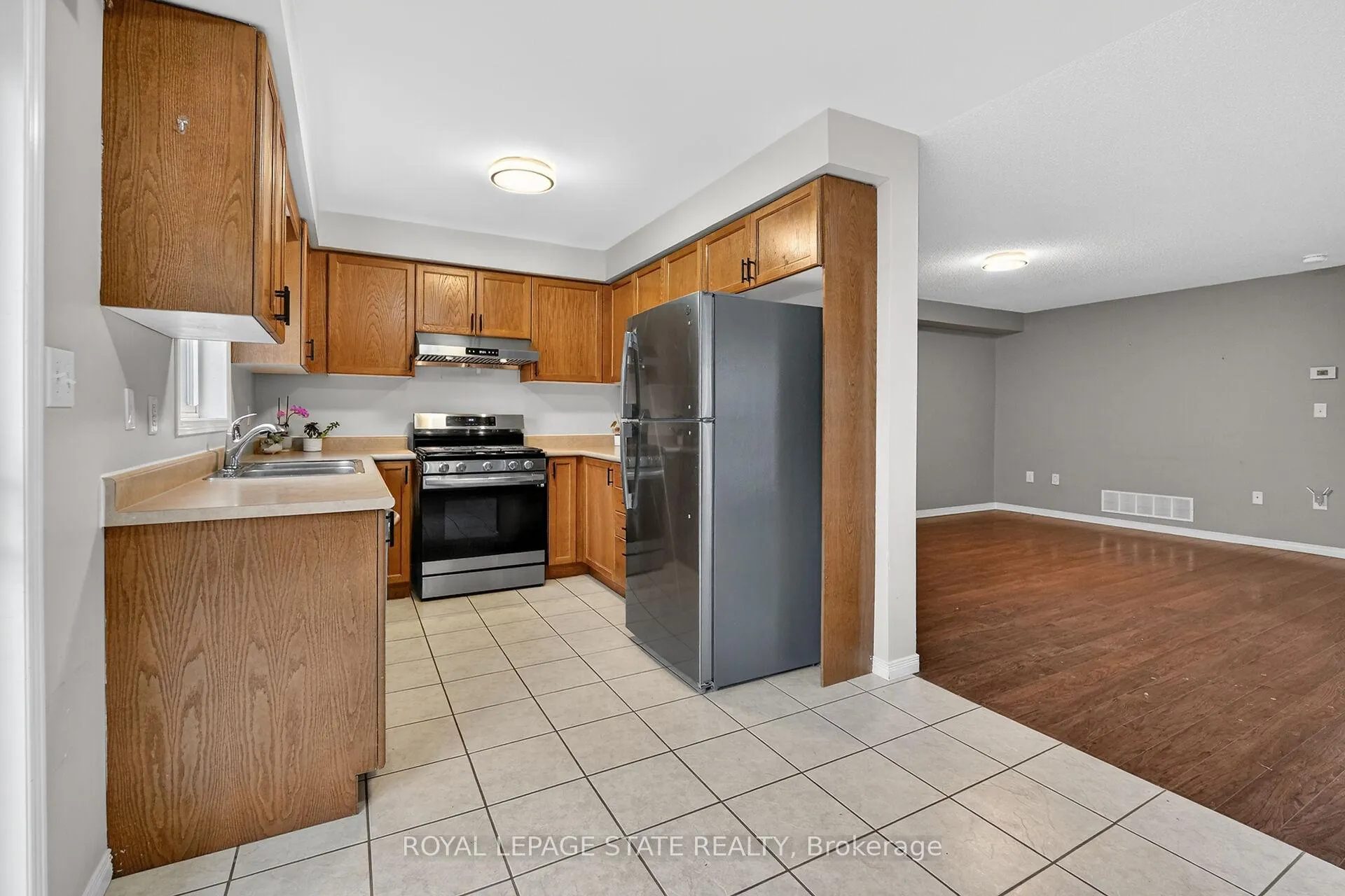 Photo 10 of 41 Kenyon Crescent, Grimsby, Grimsby East — HOMEH
