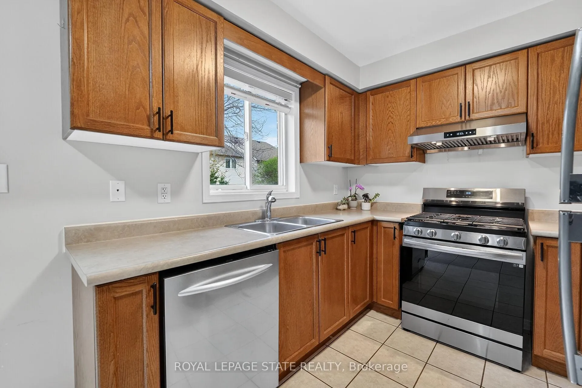 Photo 11 of 41 Kenyon Crescent, Grimsby, Grimsby East — HOMEH
