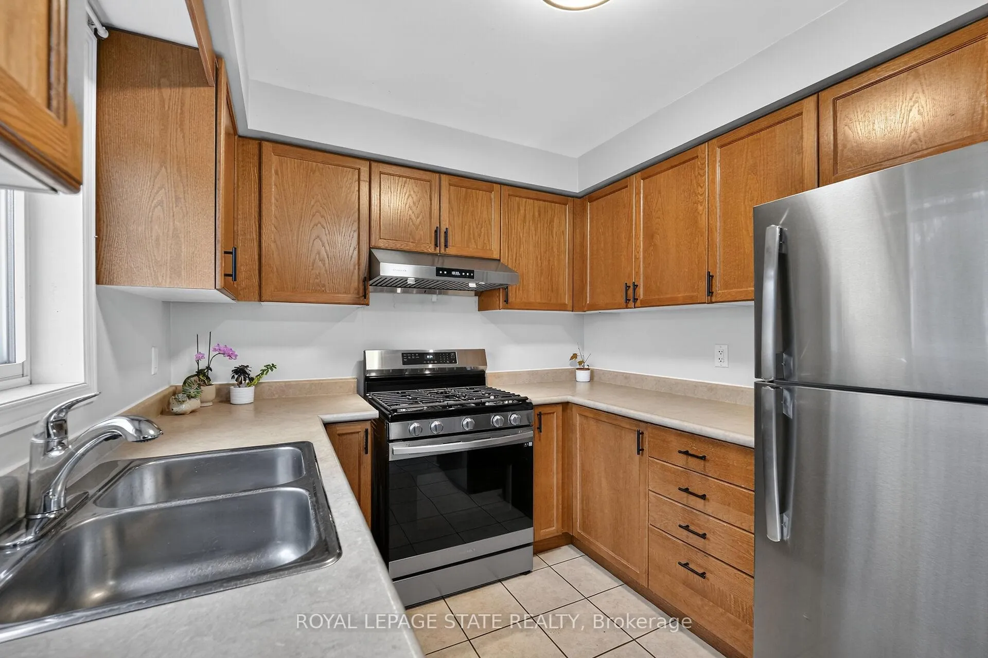 Photo 12 of 41 Kenyon Crescent, Grimsby, Grimsby East — HOMEH