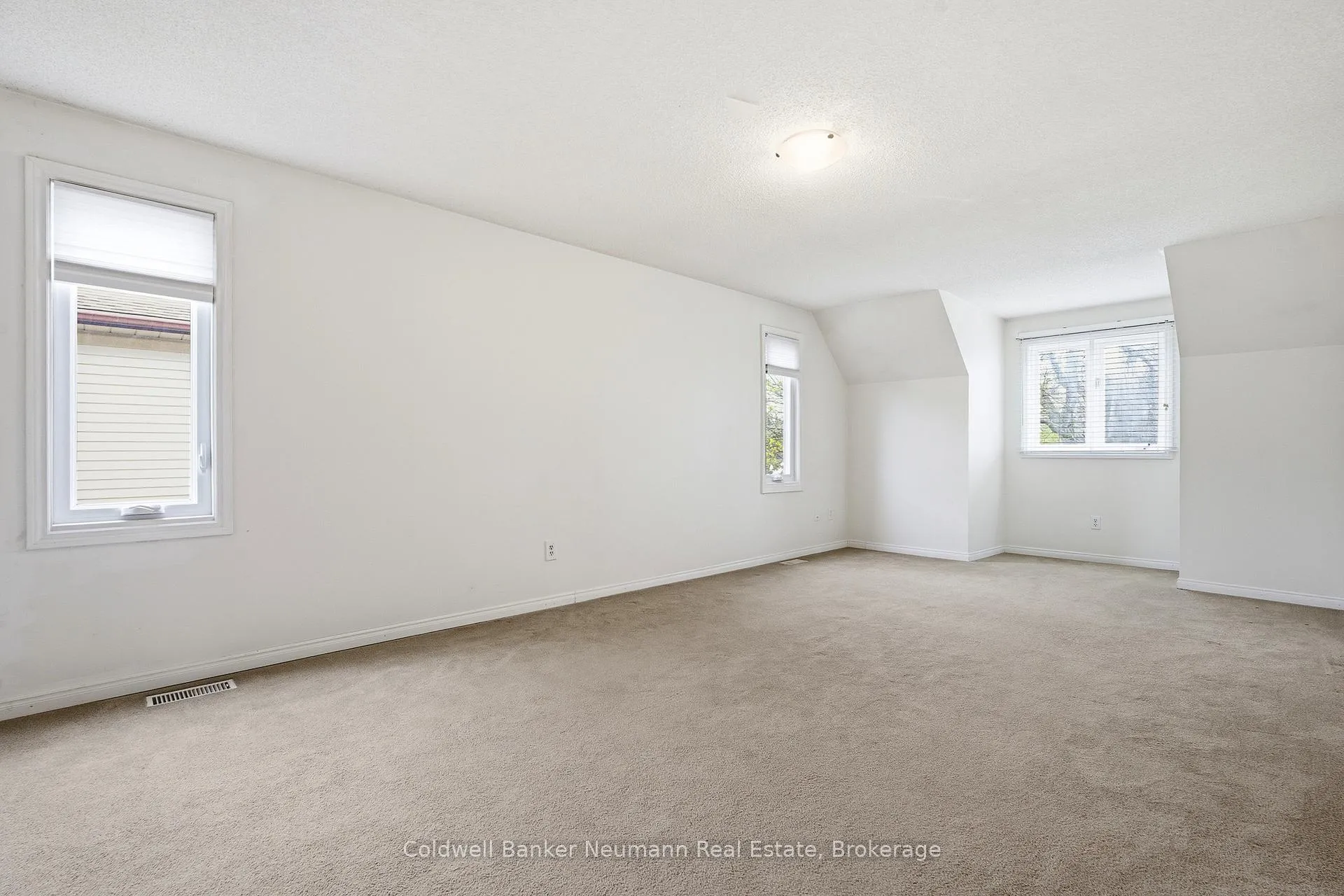Photo 13 of 42 Hands Drive, Guelph, Kortright East — HOMEH