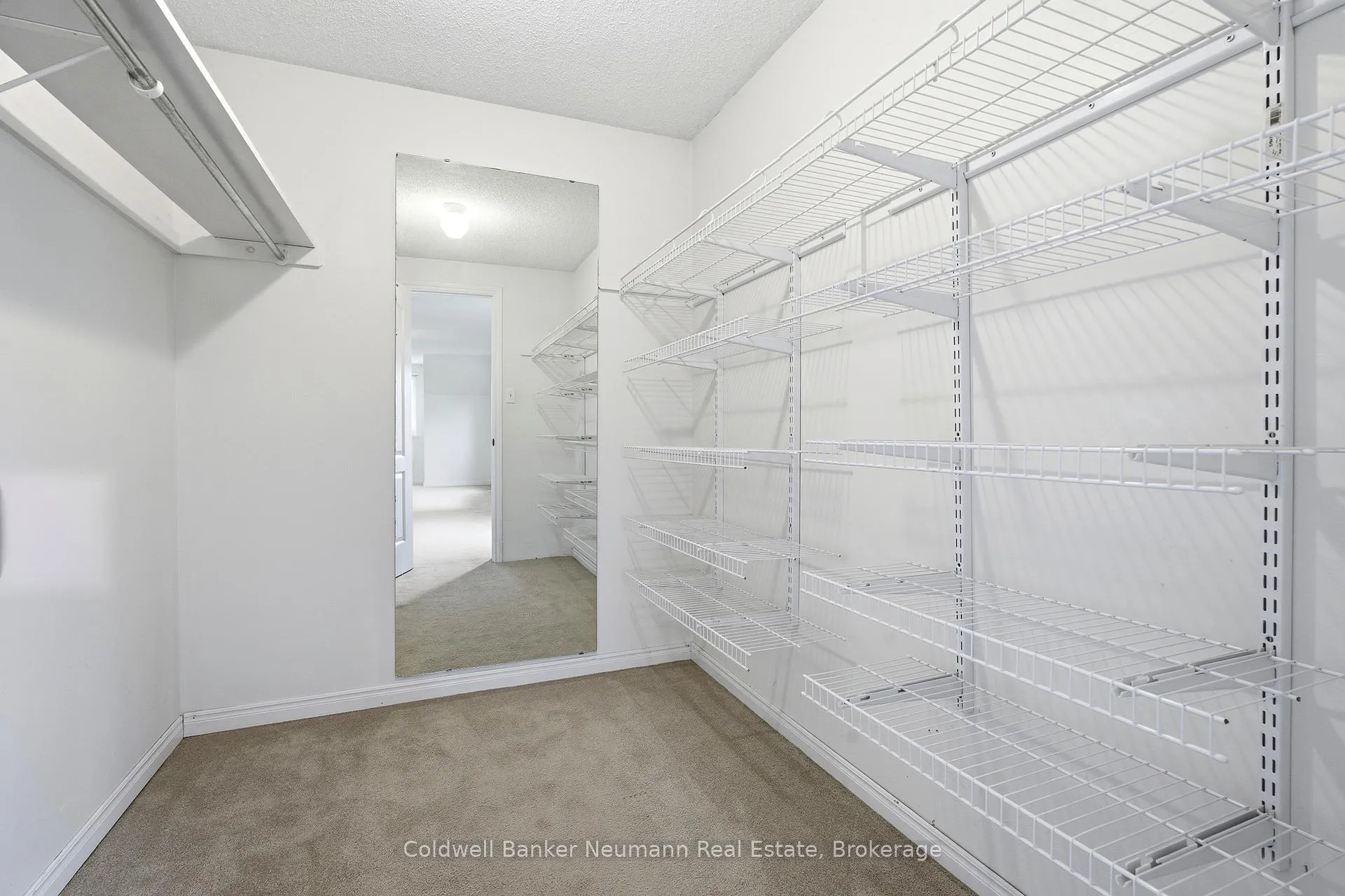 Photo 15 of 42 Hands Drive, Guelph, Kortright East — HOMEH