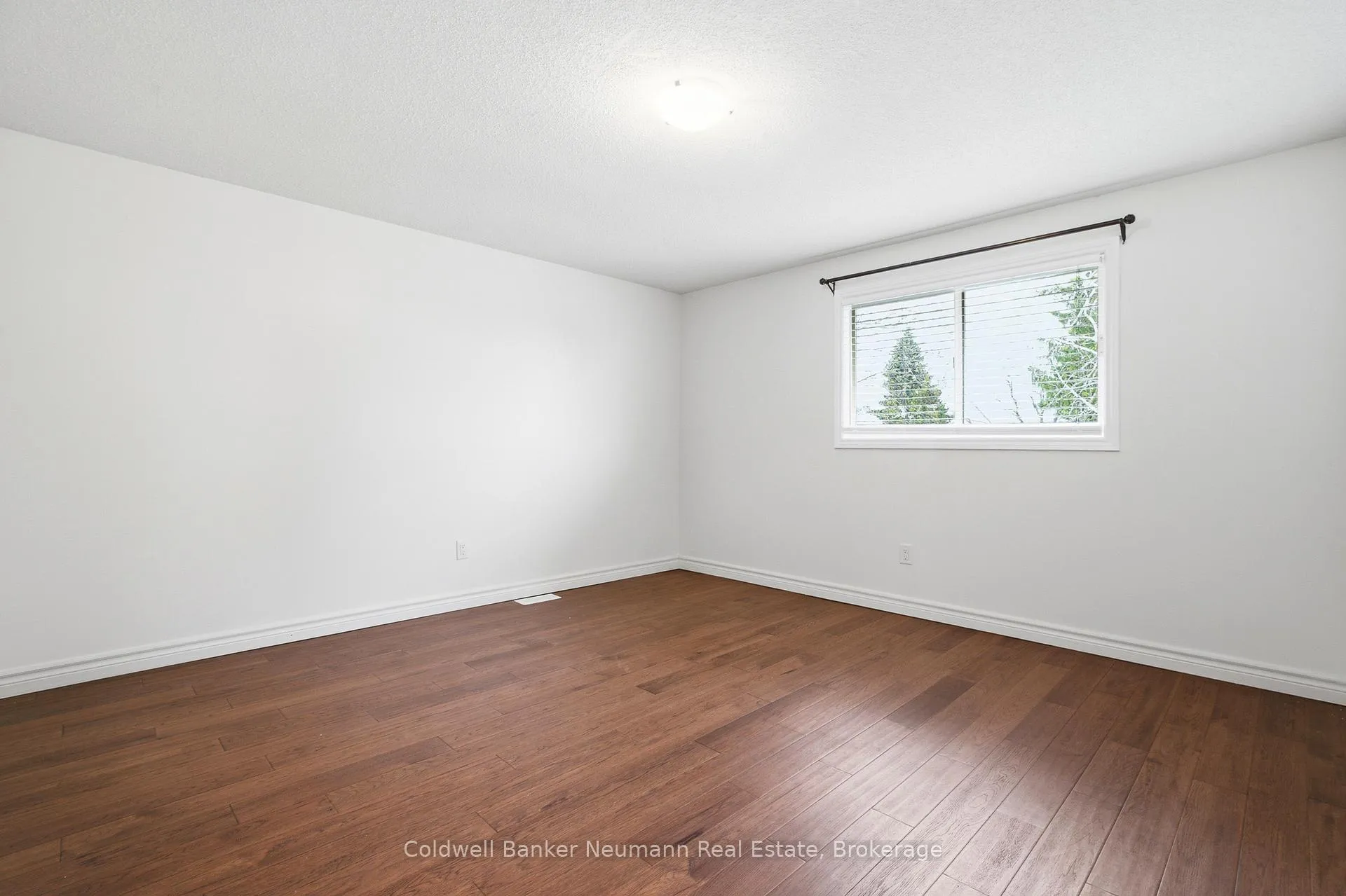 Photo 21 of 42 Hands Drive, Guelph, Kortright East — HOMEH