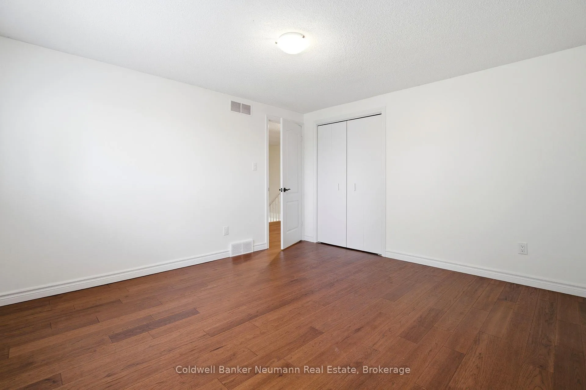 Photo 22 of 42 Hands Drive, Guelph, Kortright East — HOMEH