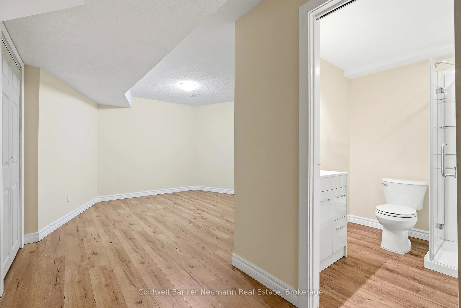 Photo 28 of 42 Hands Drive, Guelph, Kortright East — HOMEH