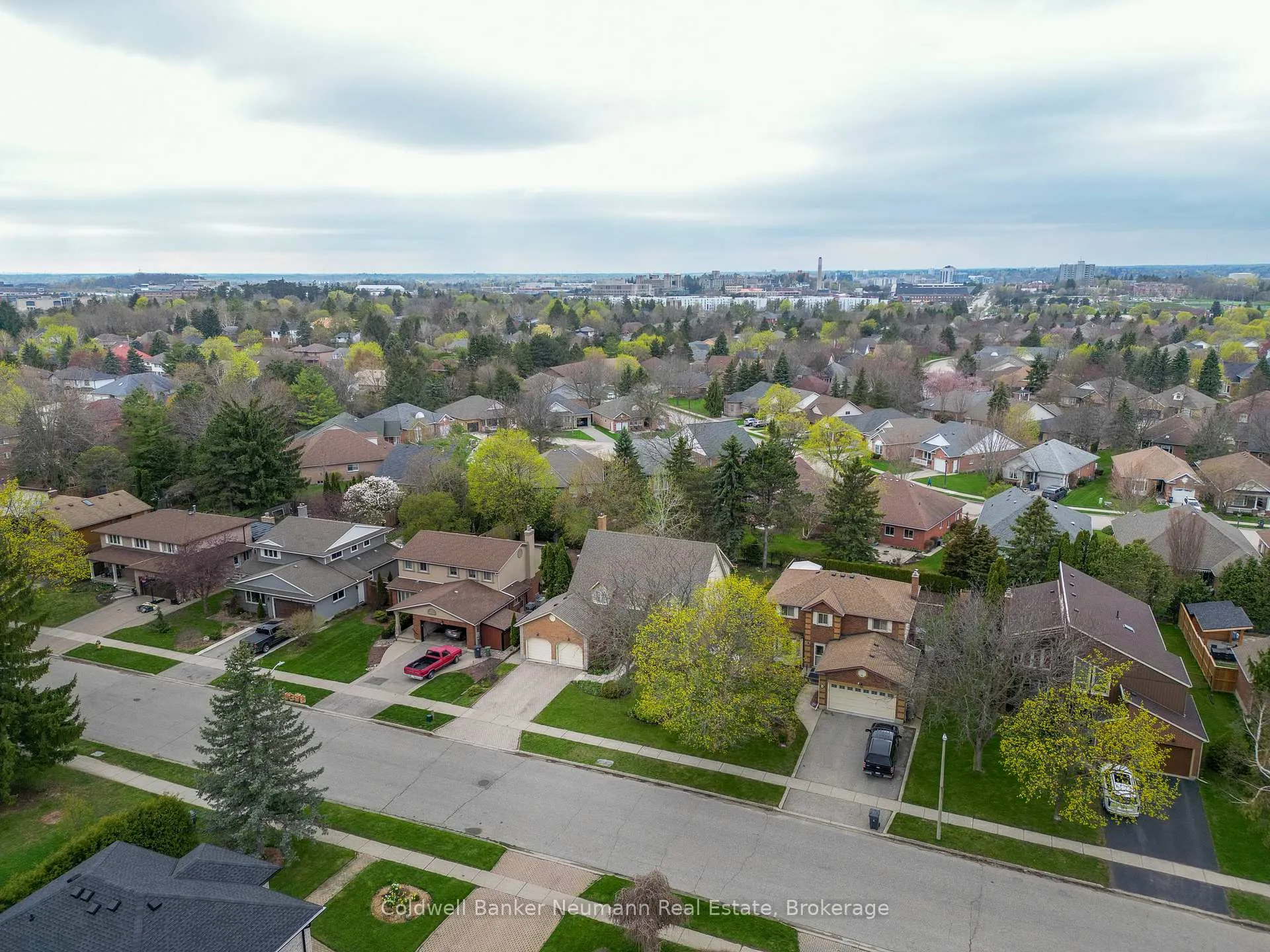 Photo 37 of 42 Hands Drive, Guelph, Kortright East — HOMEH