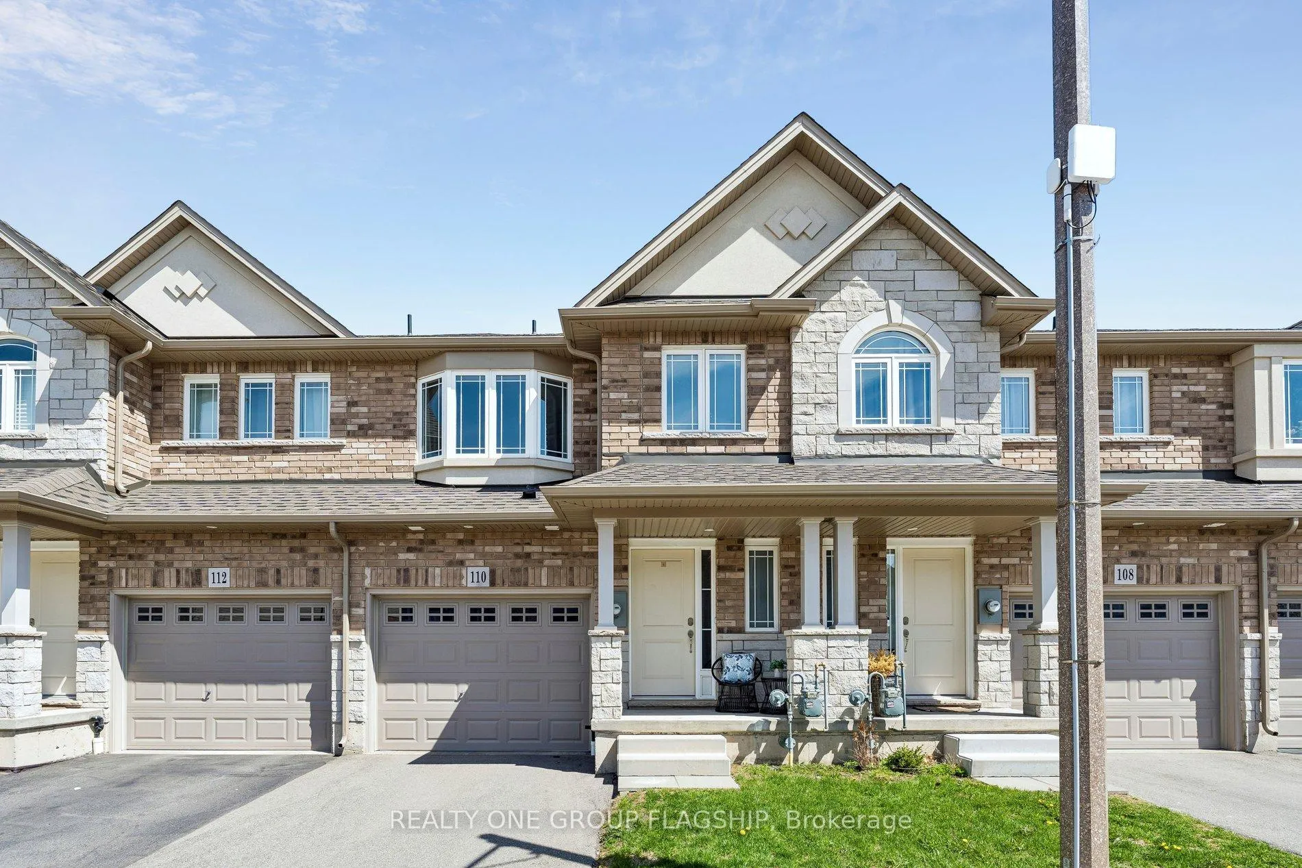 Front of 110 Laguna Village Crescent