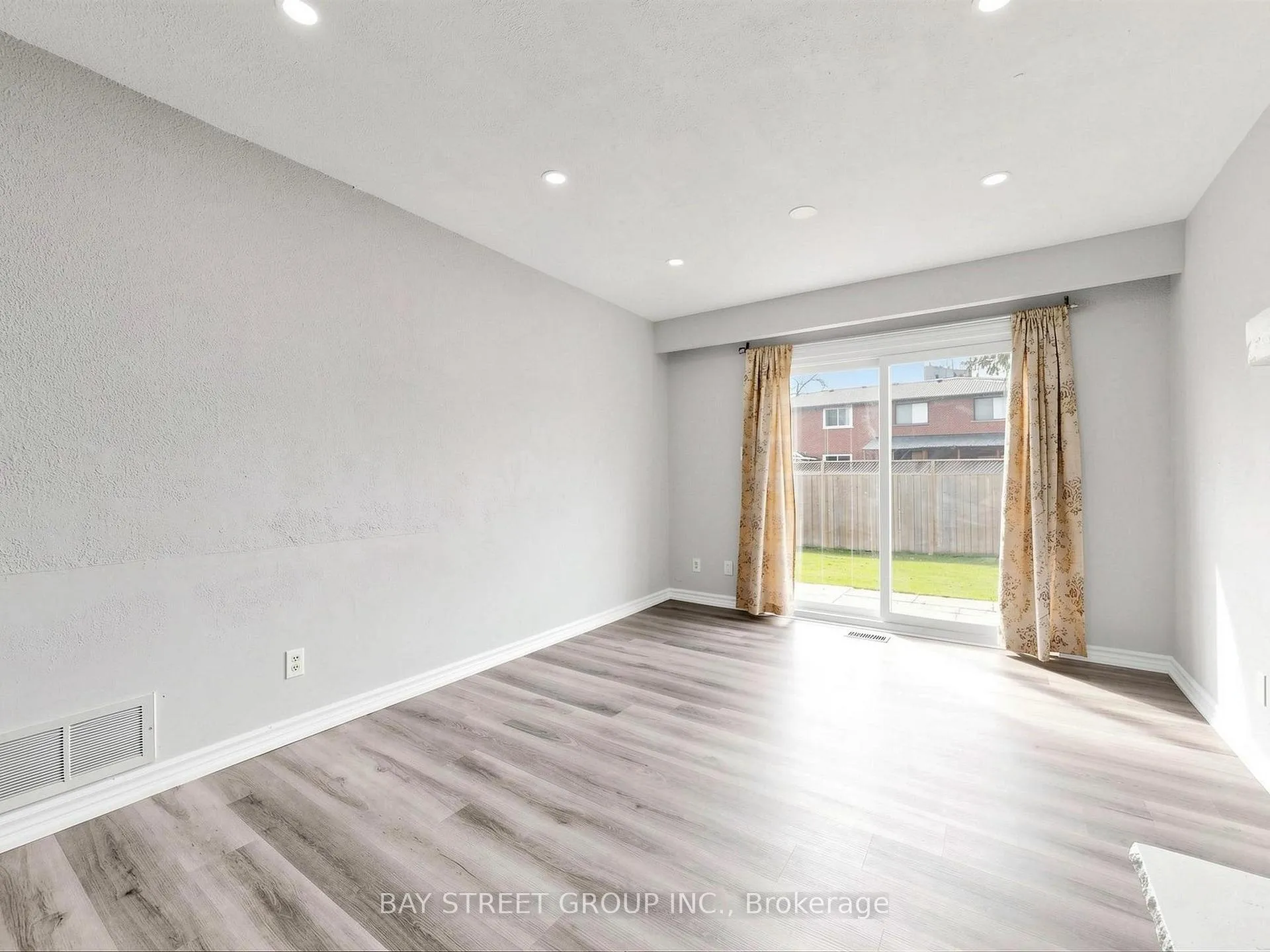 Photo 24 of 42 Robbinstone Drive, Scarborough, Malvern — HOMEH