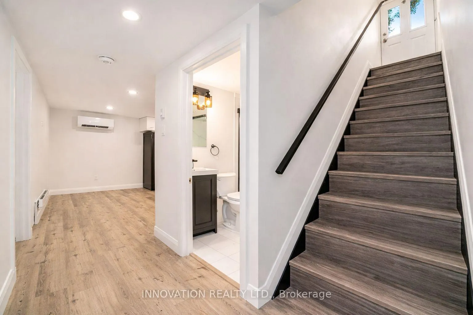 Photo 3 of Unit B, 21 Parkside Crescent, Ottawa, Meadowlands/Crestview — HOMEH