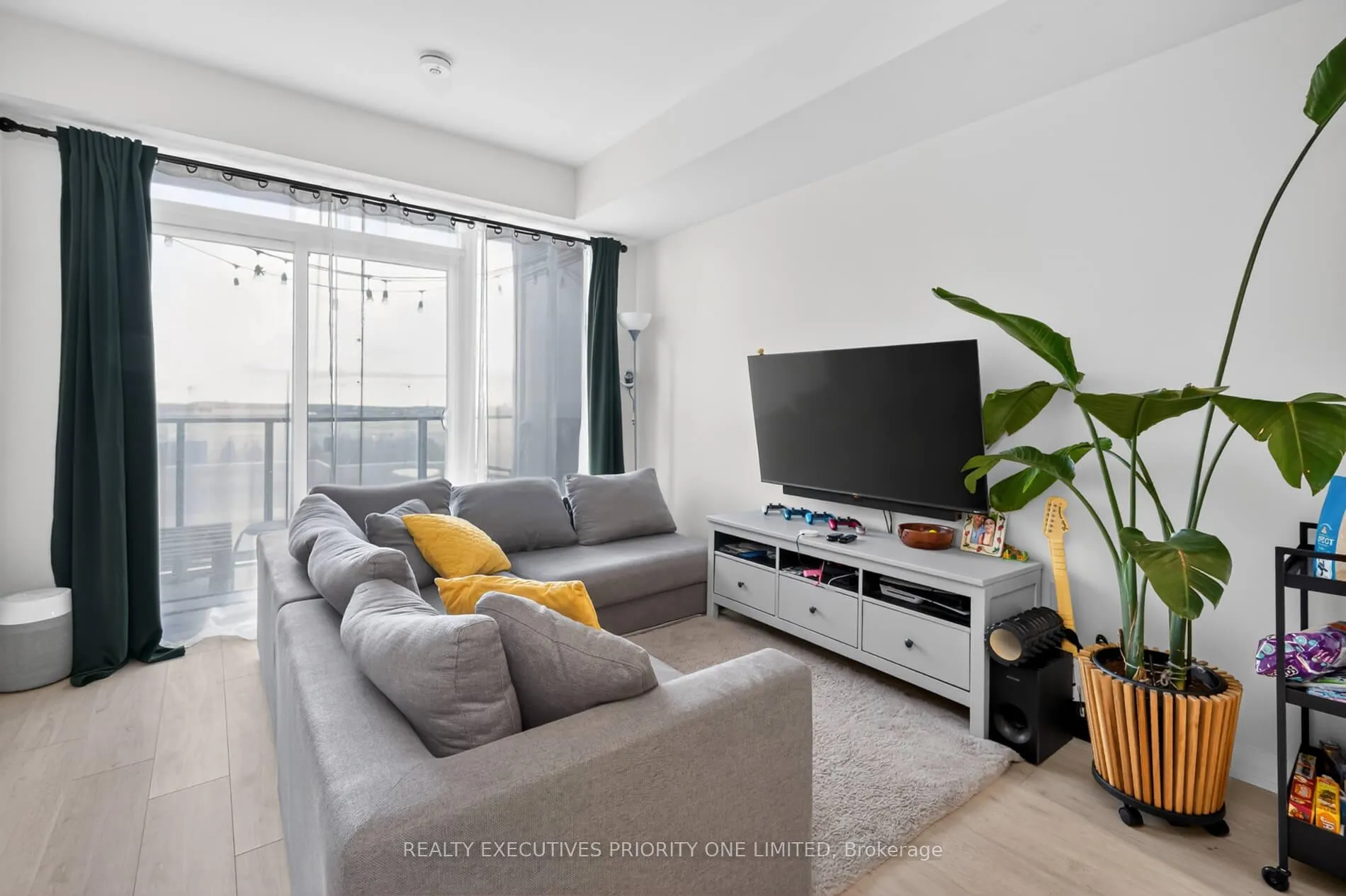 Photo 12 of Unit 519, 9000 Jane Street, Vaughan, Vellore Village — HOMEH