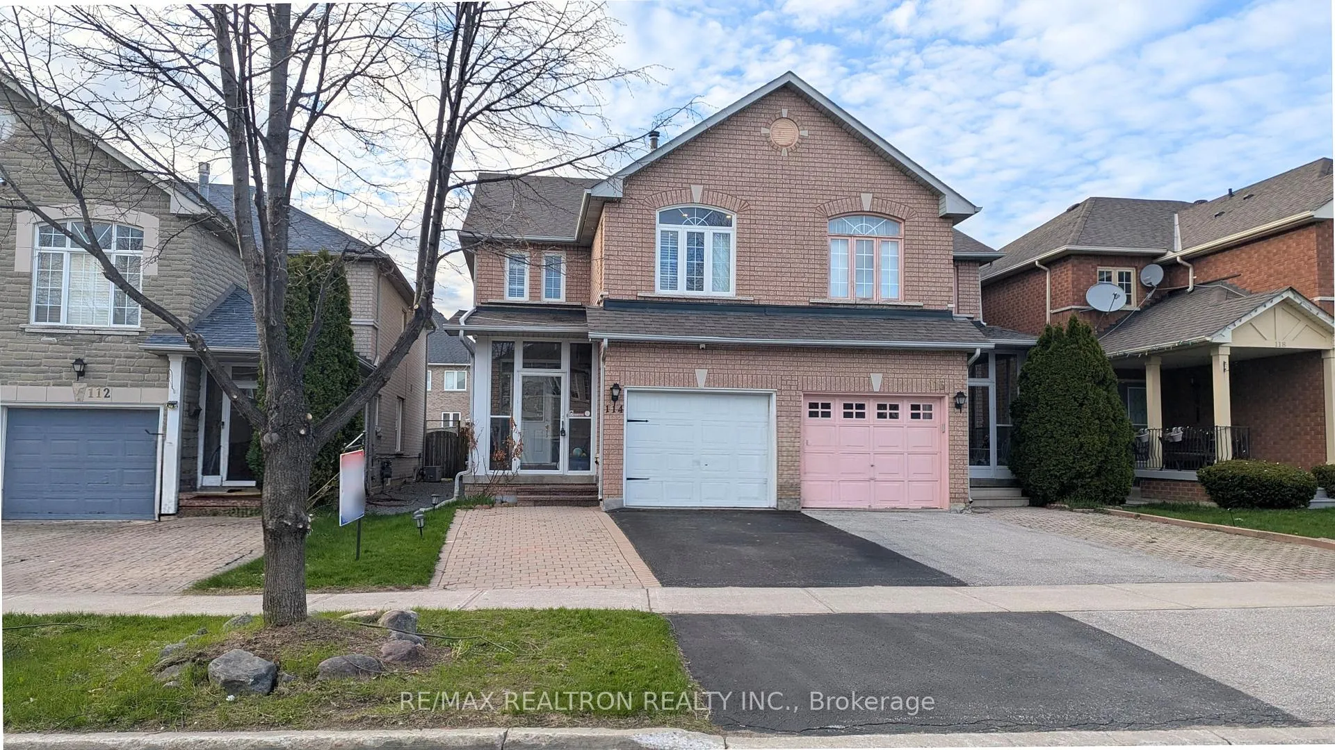 Photo 2 of 114 Trail Ridge Lane, Markham, Berczy — HOMEH