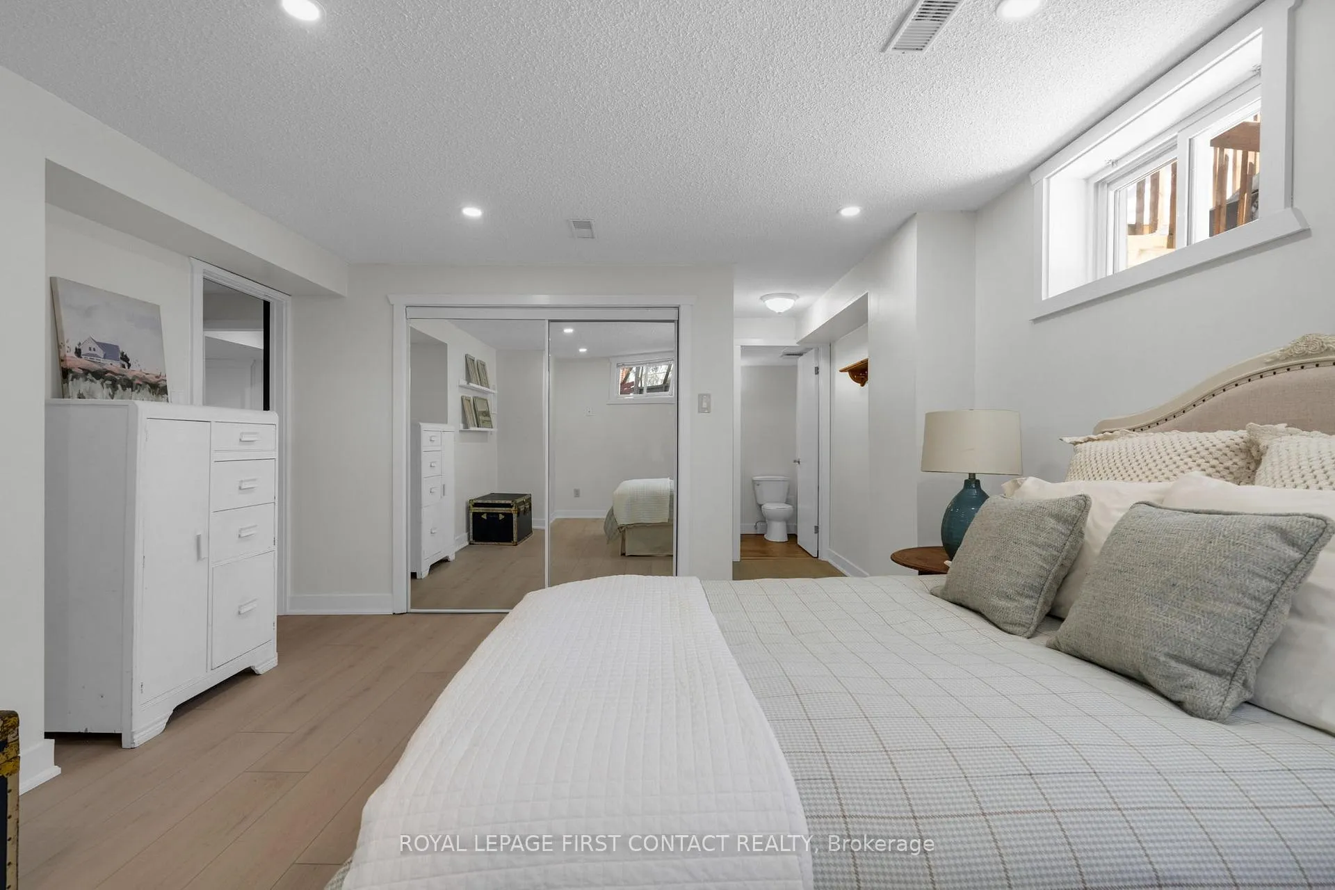 Photo 29 of 103 Rodney Street, Barrie, Codrington — HOMEH