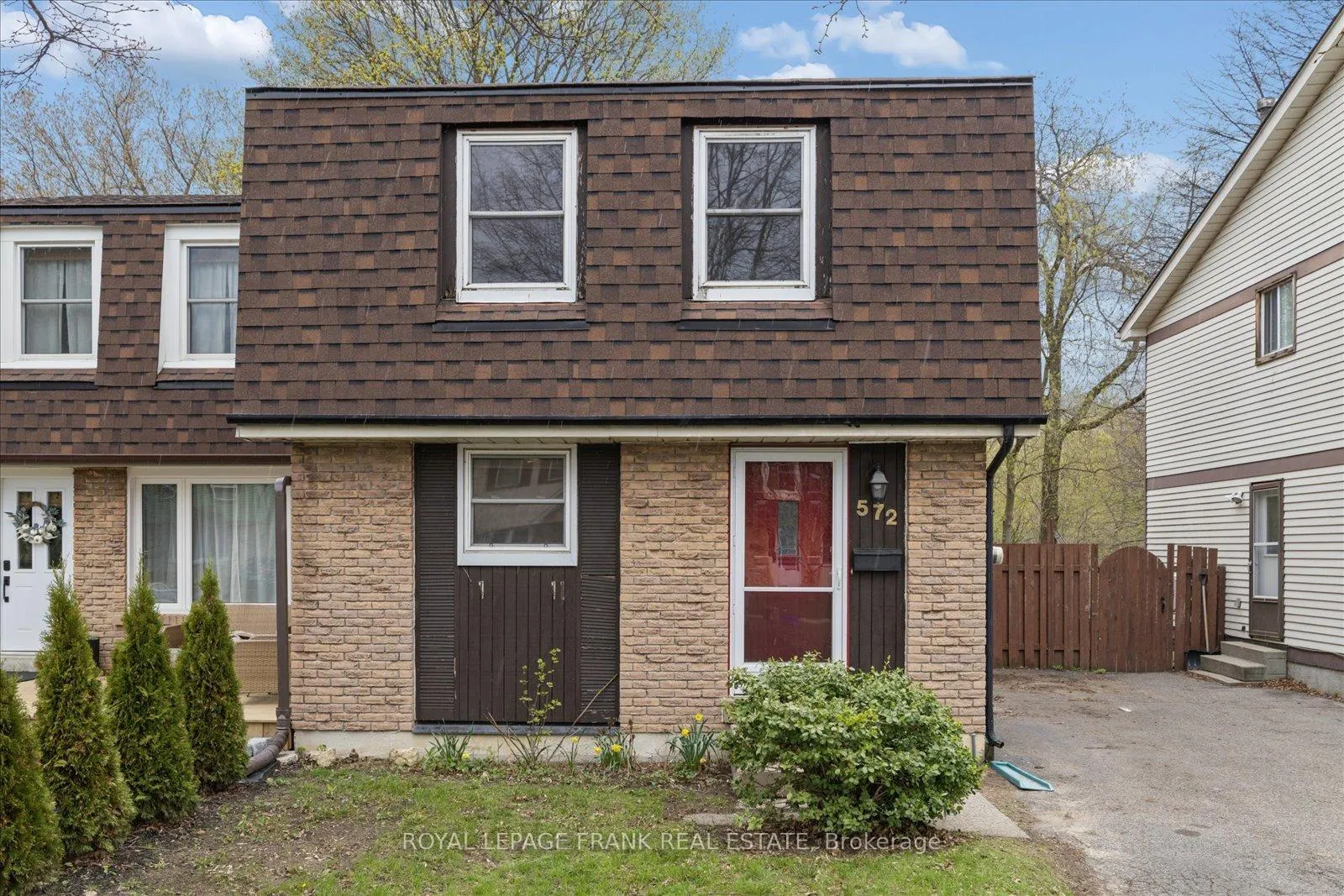 Photo 4 of 572 Camelot Drive, Oshawa, Eastdale — HOMEH