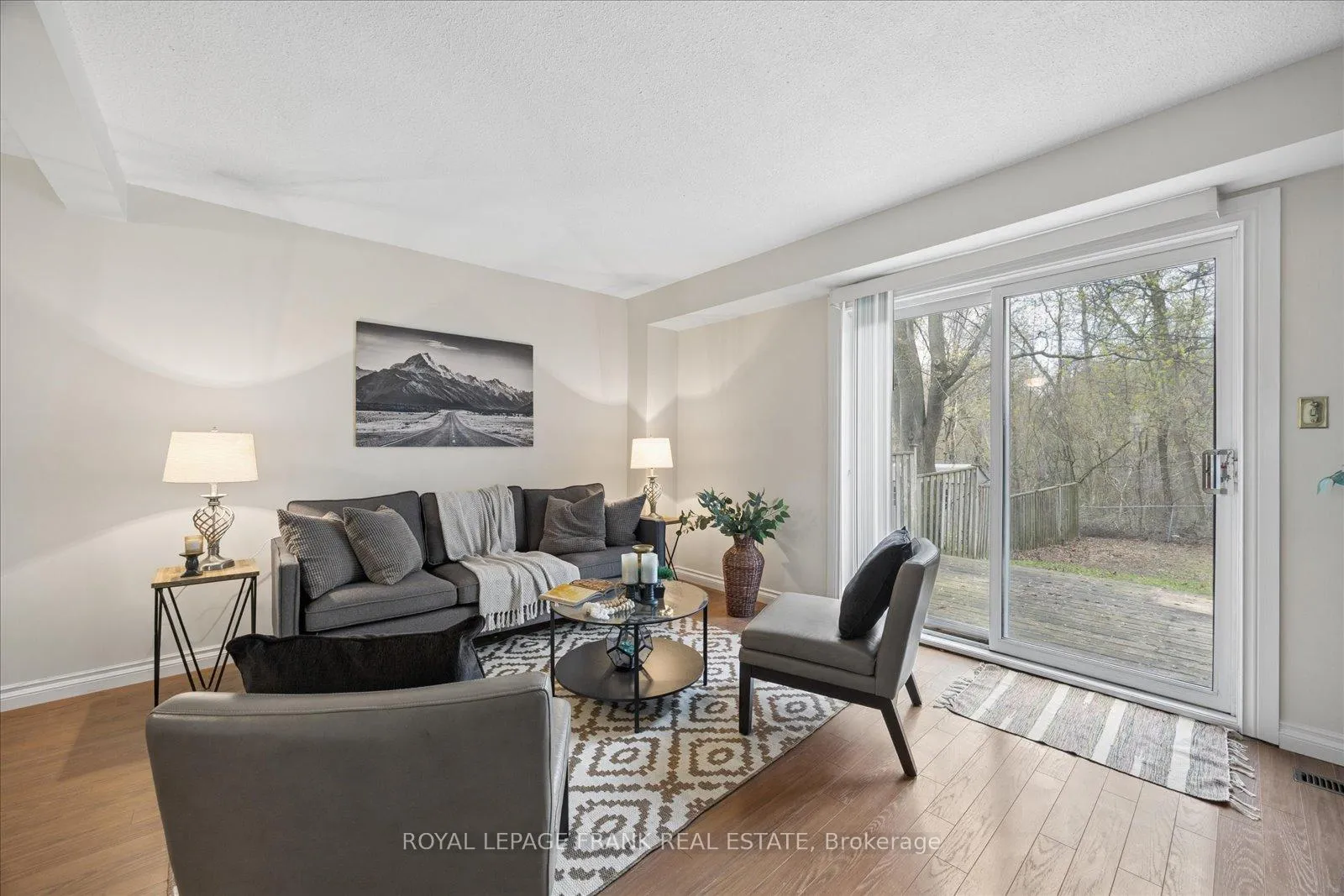 Photo 6 of 572 Camelot Drive, Oshawa, Eastdale — HOMEH