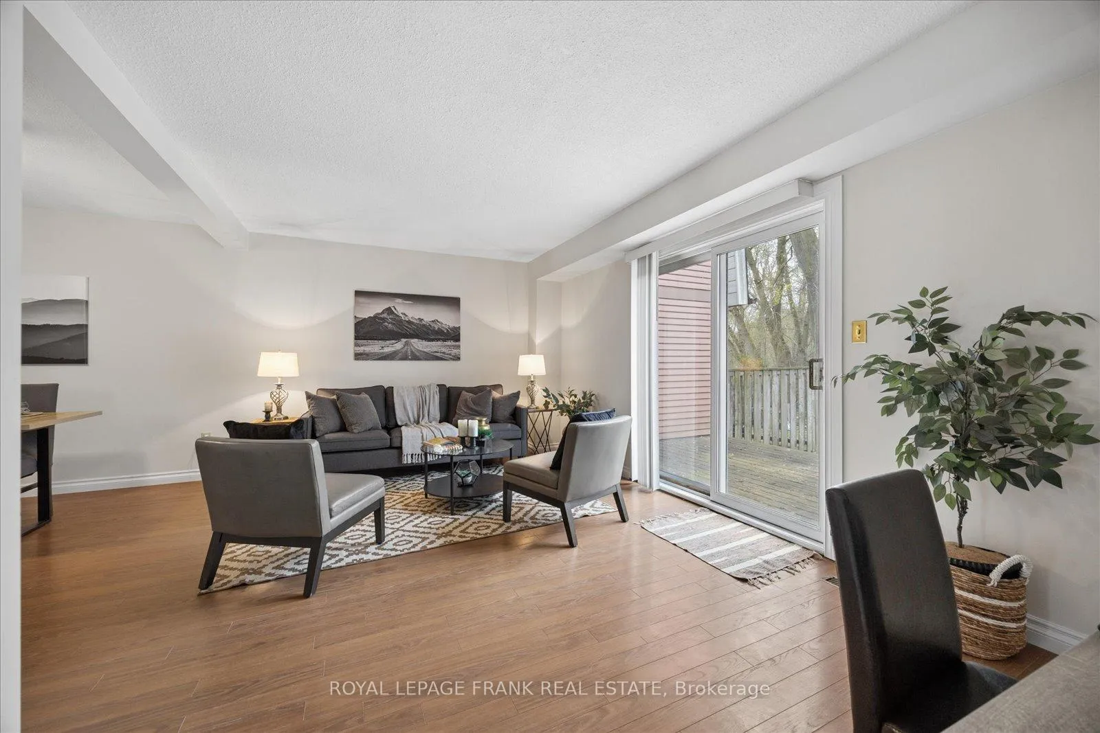 Photo 8 of 572 Camelot Drive, Oshawa, Eastdale — HOMEH