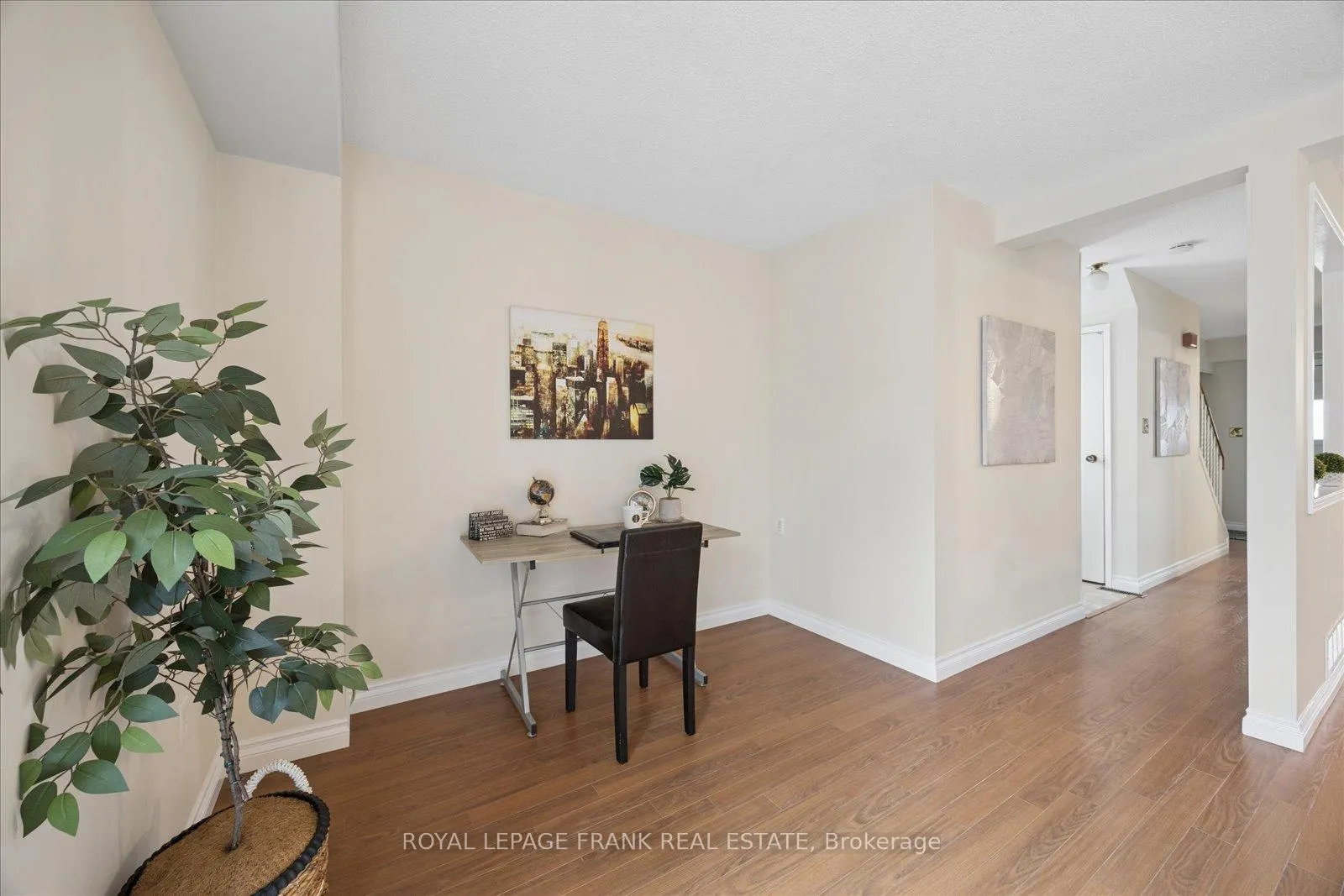 Photo 12 of 572 Camelot Drive, Oshawa, Eastdale — HOMEH