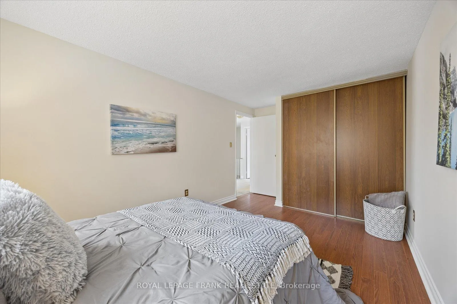 Photo 31 of 572 Camelot Drive, Oshawa, Eastdale — HOMEH