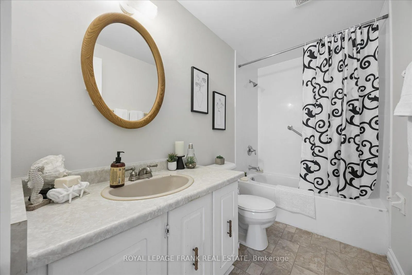 Photo 35 of 572 Camelot Drive, Oshawa, Eastdale — HOMEH
