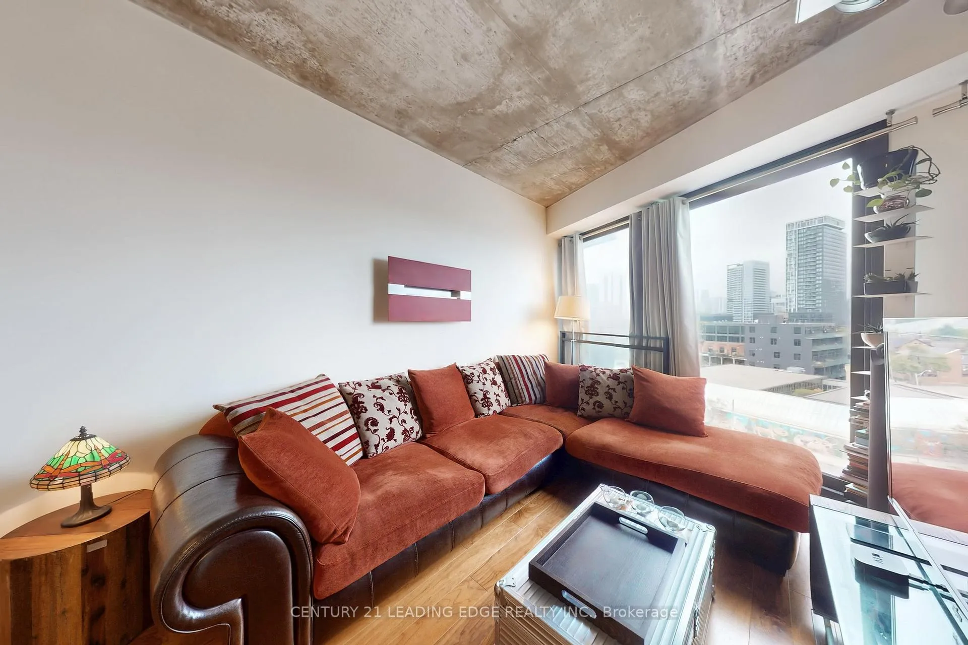 Photo 3 of Unit 802, 51 Trolley Crescent, Toronto, Moss Park — HOMEH