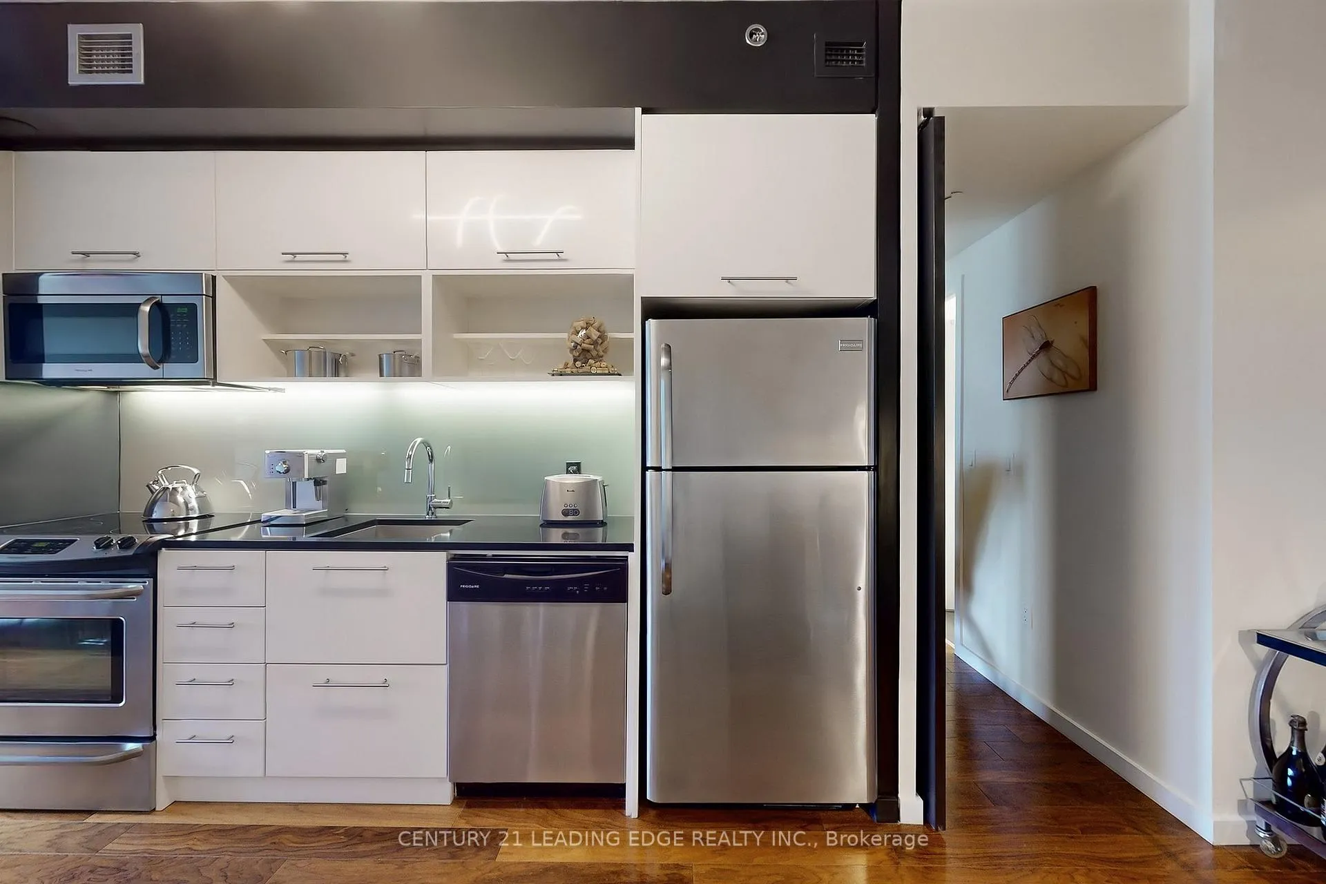 Photo 7 of Unit 802, 51 Trolley Crescent, Toronto, Moss Park — HOMEH