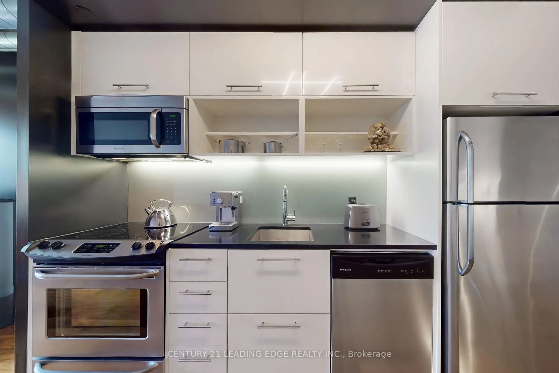 Photo 9 of Unit 802, 51 Trolley Crescent, Toronto, Moss Park — HOMEH