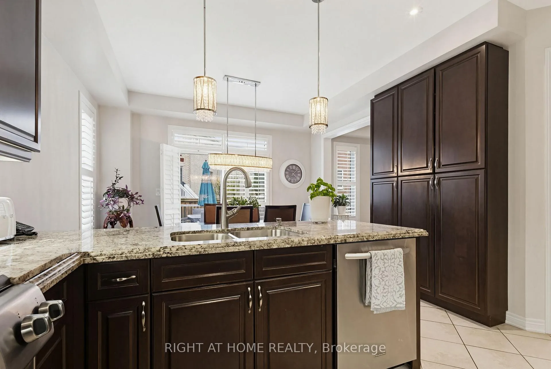 Photo 7 of 3126 Velebit Park Boulevard, Burlington, Alton — HOMEH
