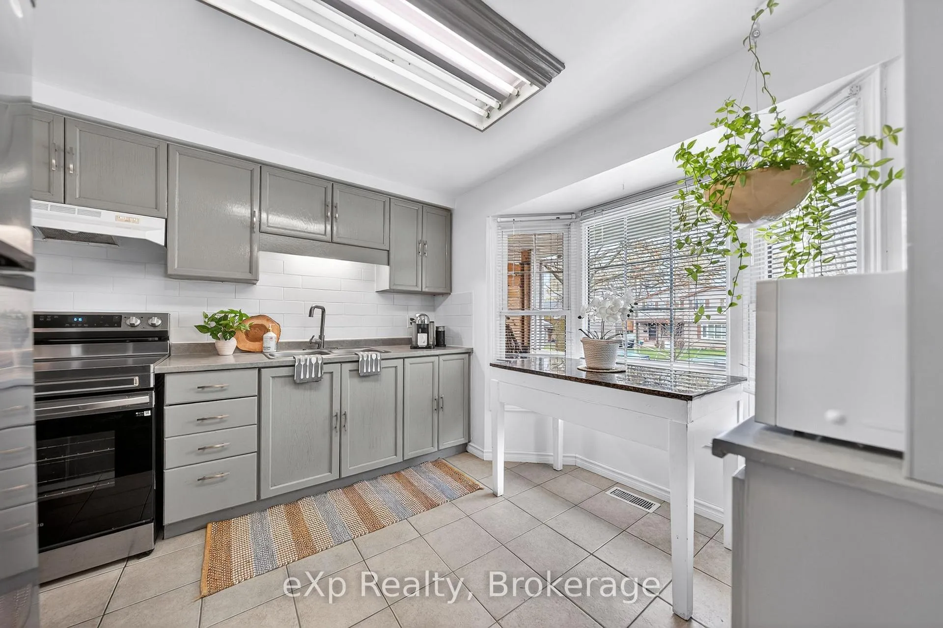 Photo 9 of 111 Connelly Drive, Kitchener — HOMEH