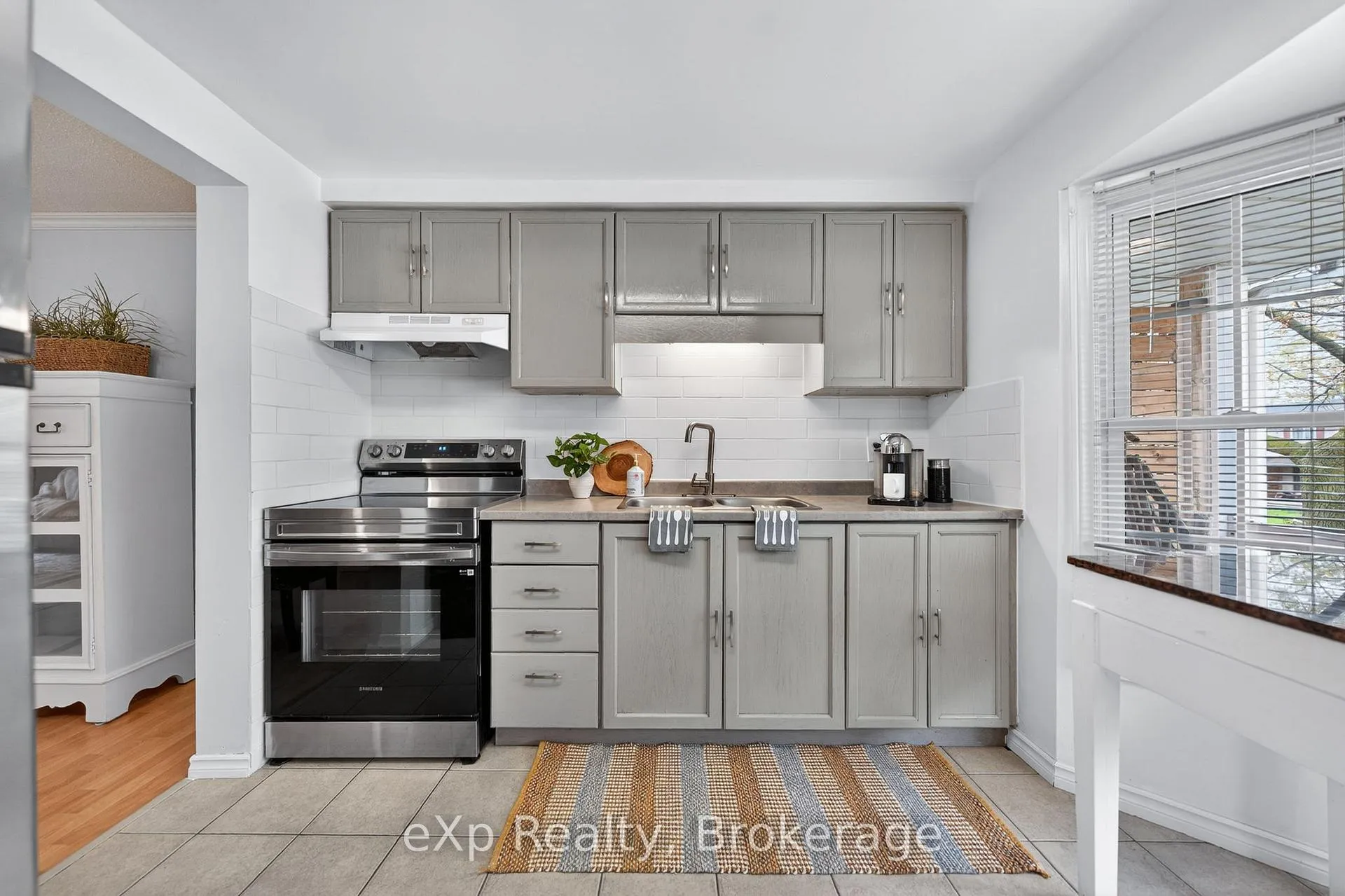 Photo 10 of 111 Connelly Drive, Kitchener — HOMEH