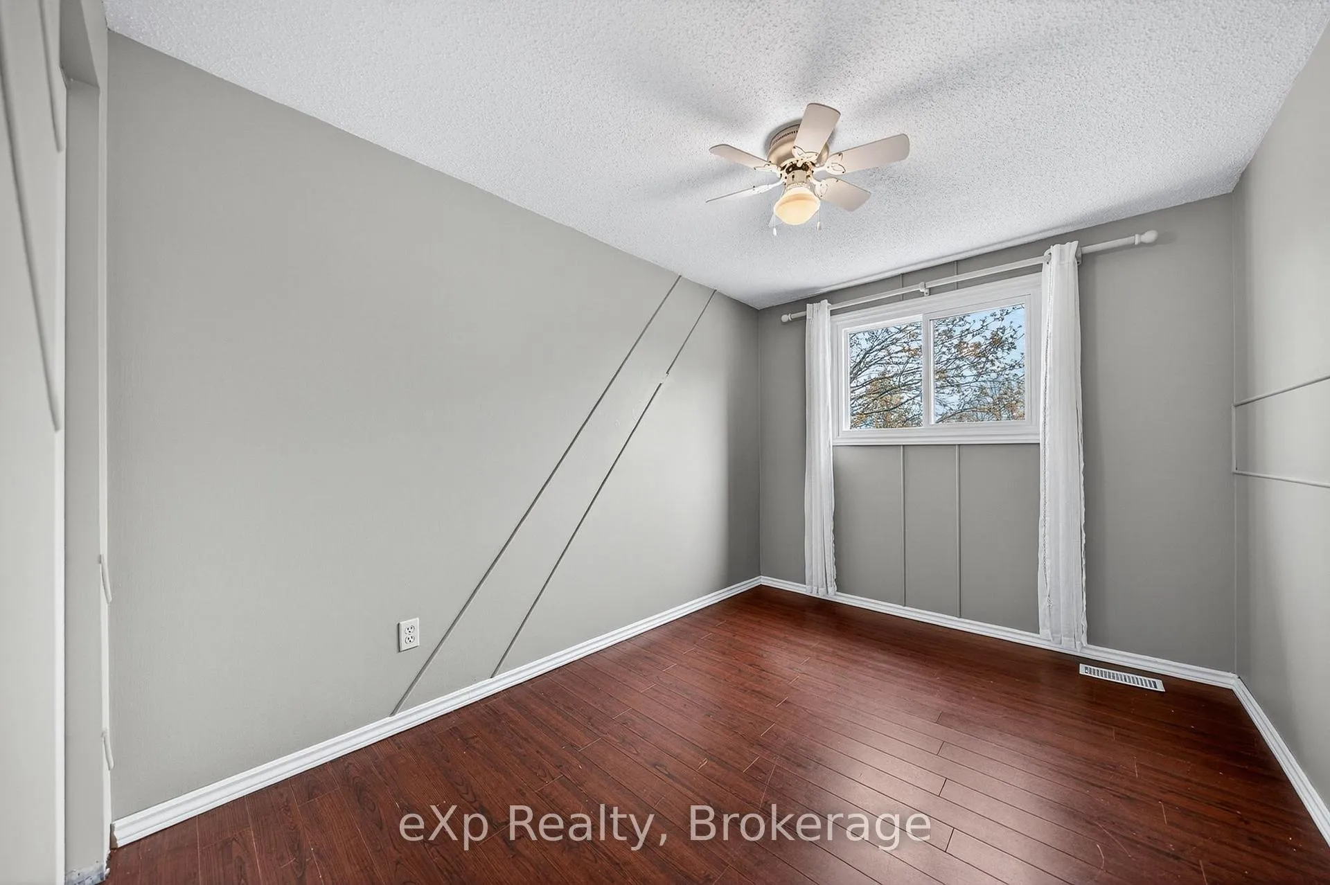 Photo 23 of 111 Connelly Drive, Kitchener — HOMEH